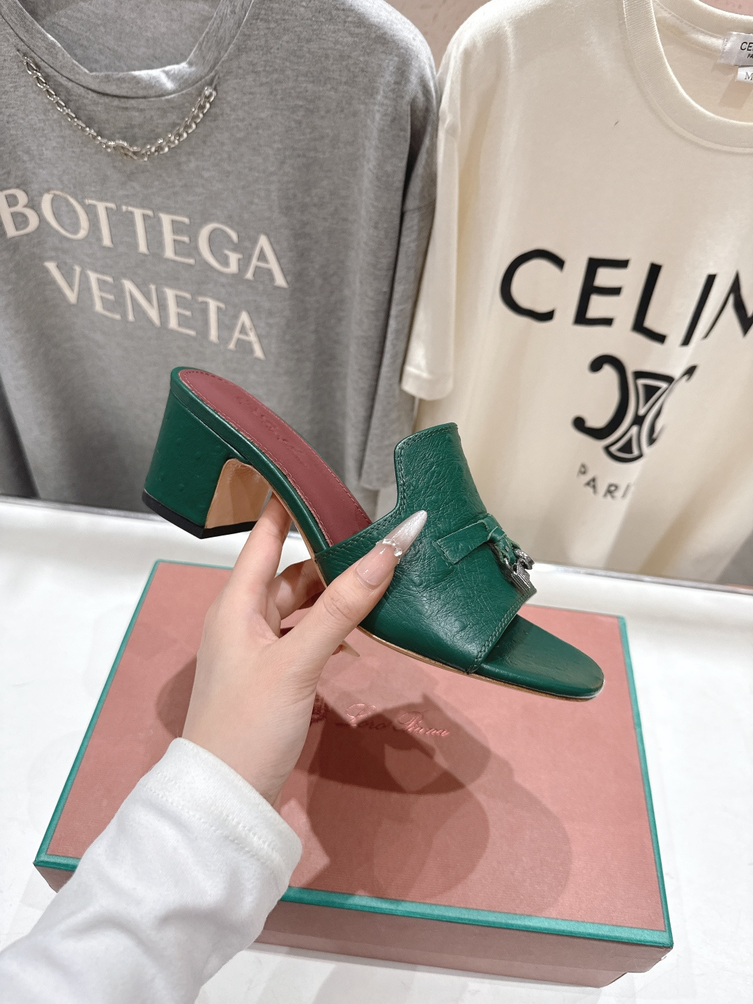 로로피아나(Loro Piana) 플랫 슬리퍼 샌들 신발