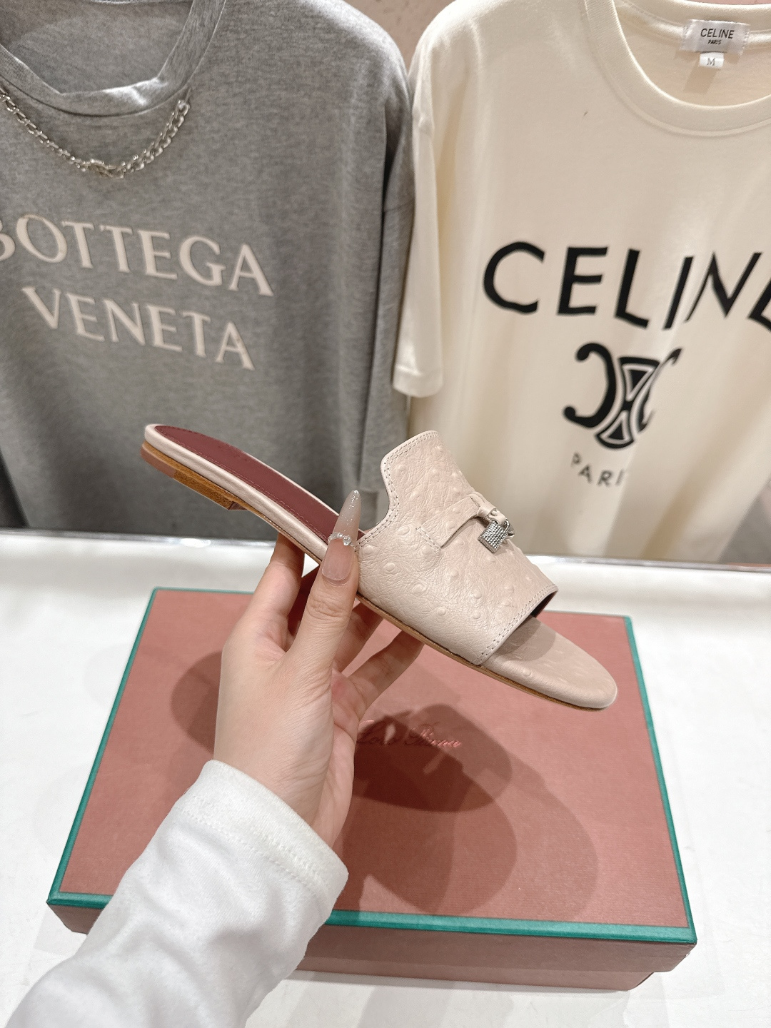 로로피아나(Loro Piana) 플랫 슬리퍼 샌들 신발