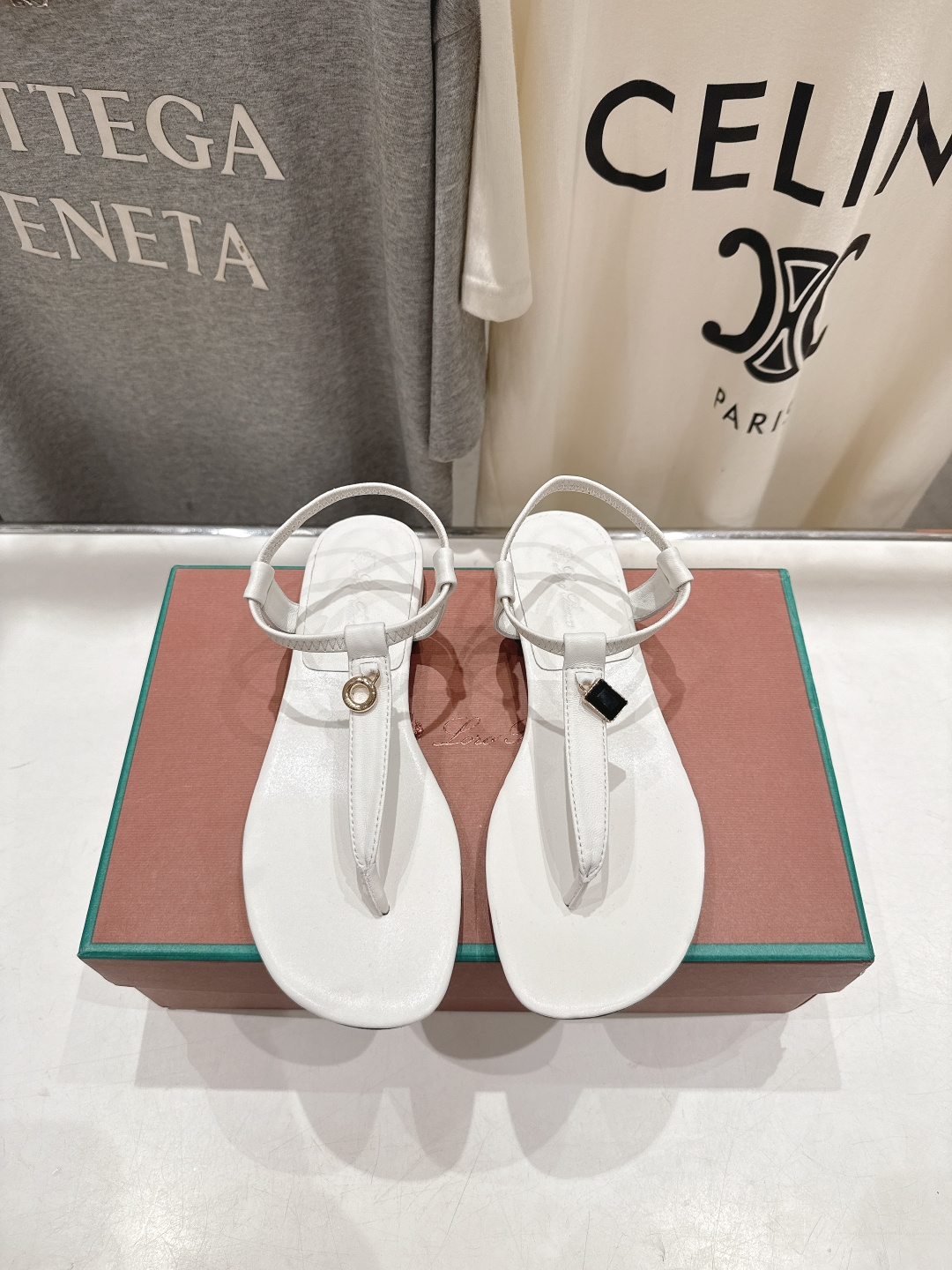 로로피아나(Loro Piana) 플랫 쪼리 샌들 신발