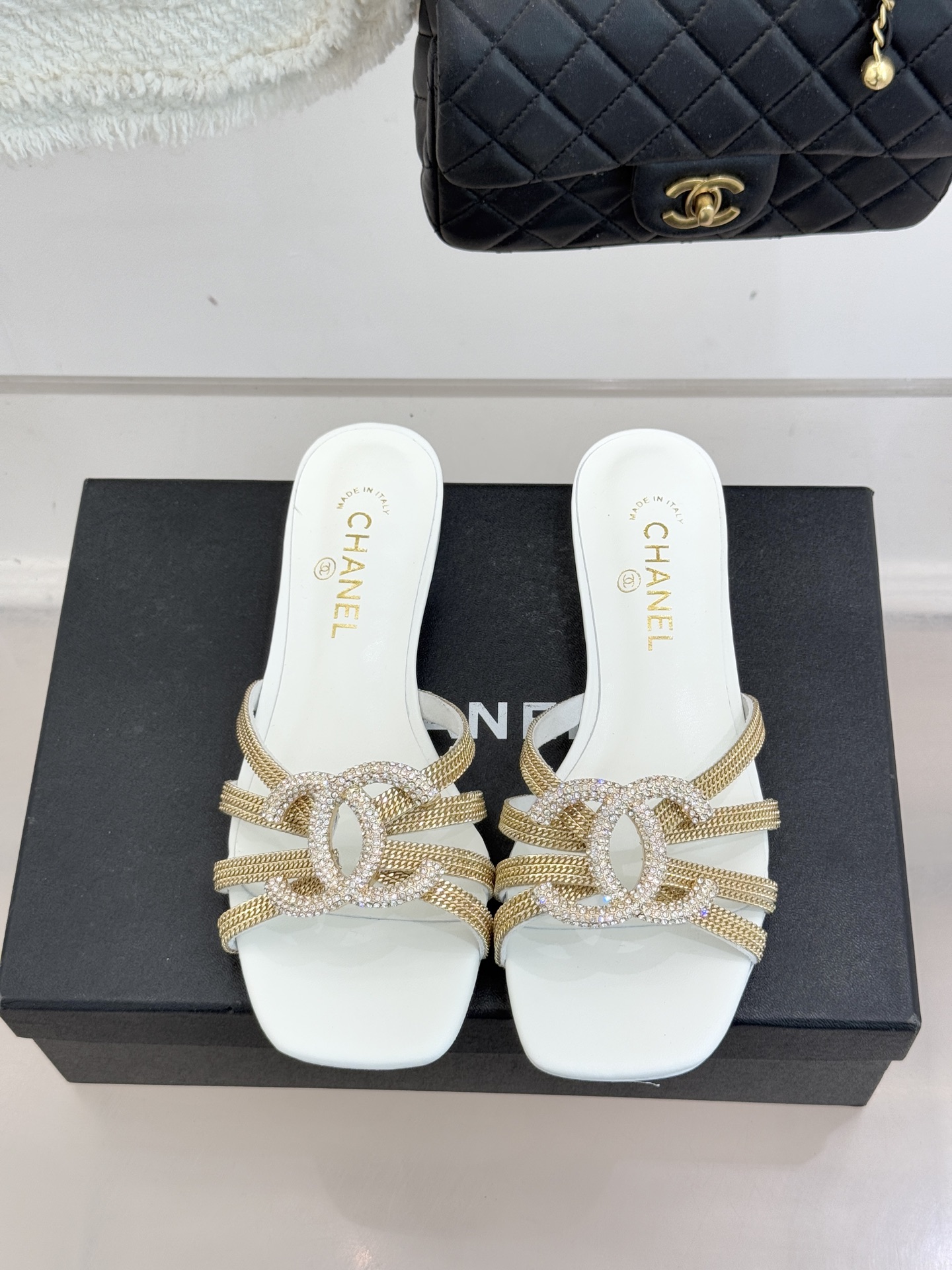 샤넬(CHANEL) 크리스탈 스퀘어토 샌들 신발