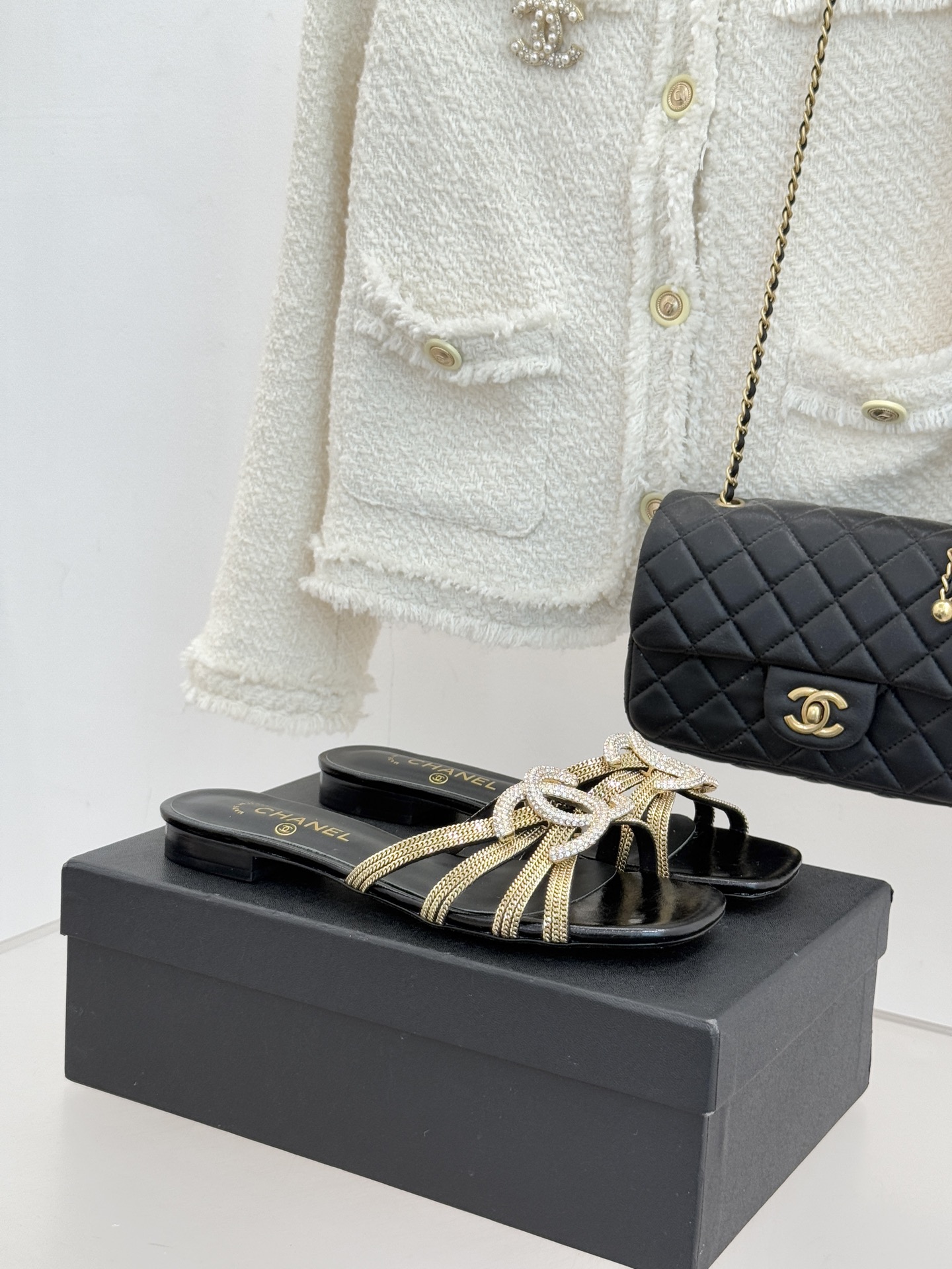 샤넬(CHANEL) 크리스탈 스퀘어토 샌들 신발