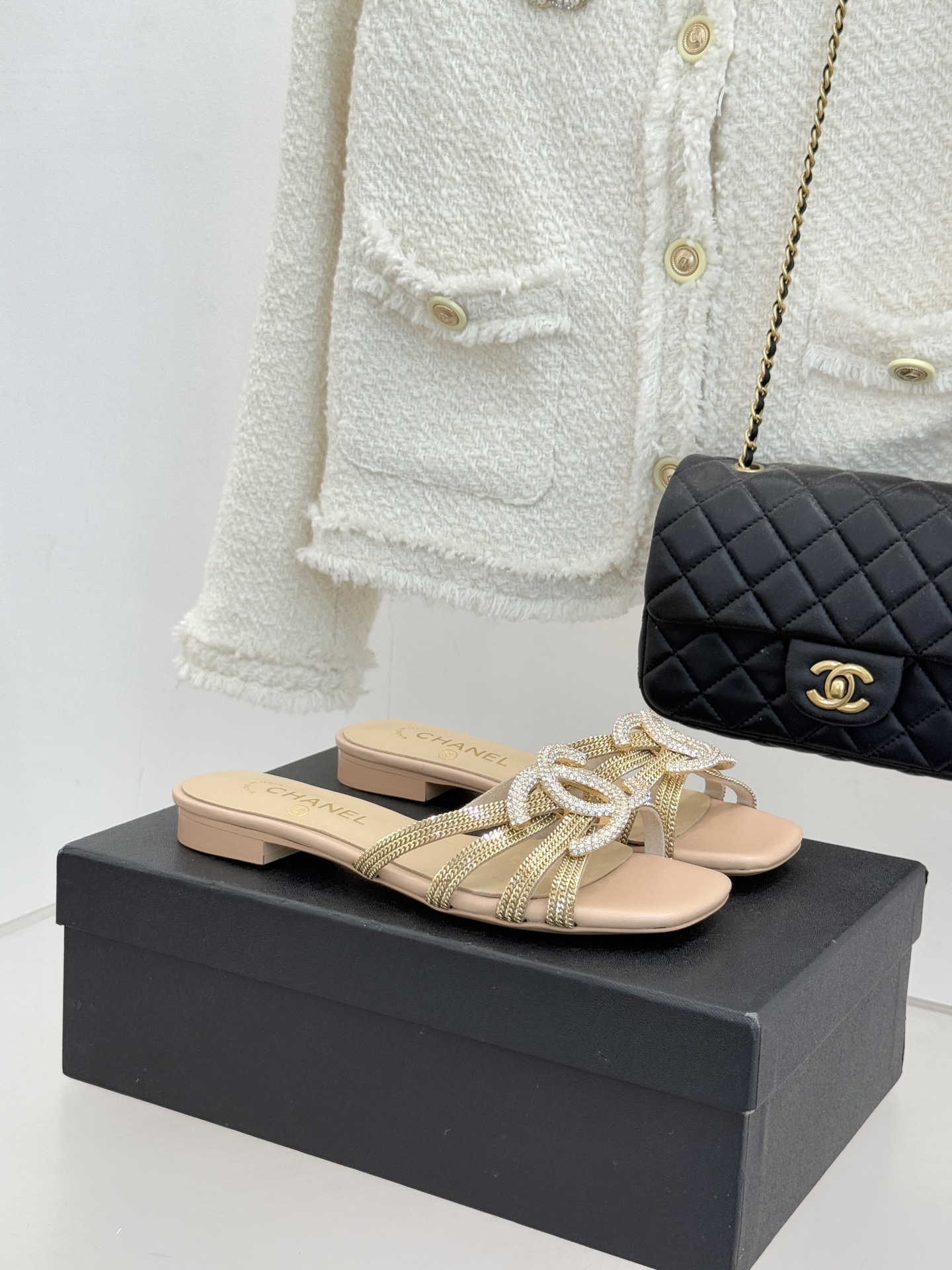 샤넬(CHANEL) 크리스탈 스퀘어토 샌들 신발