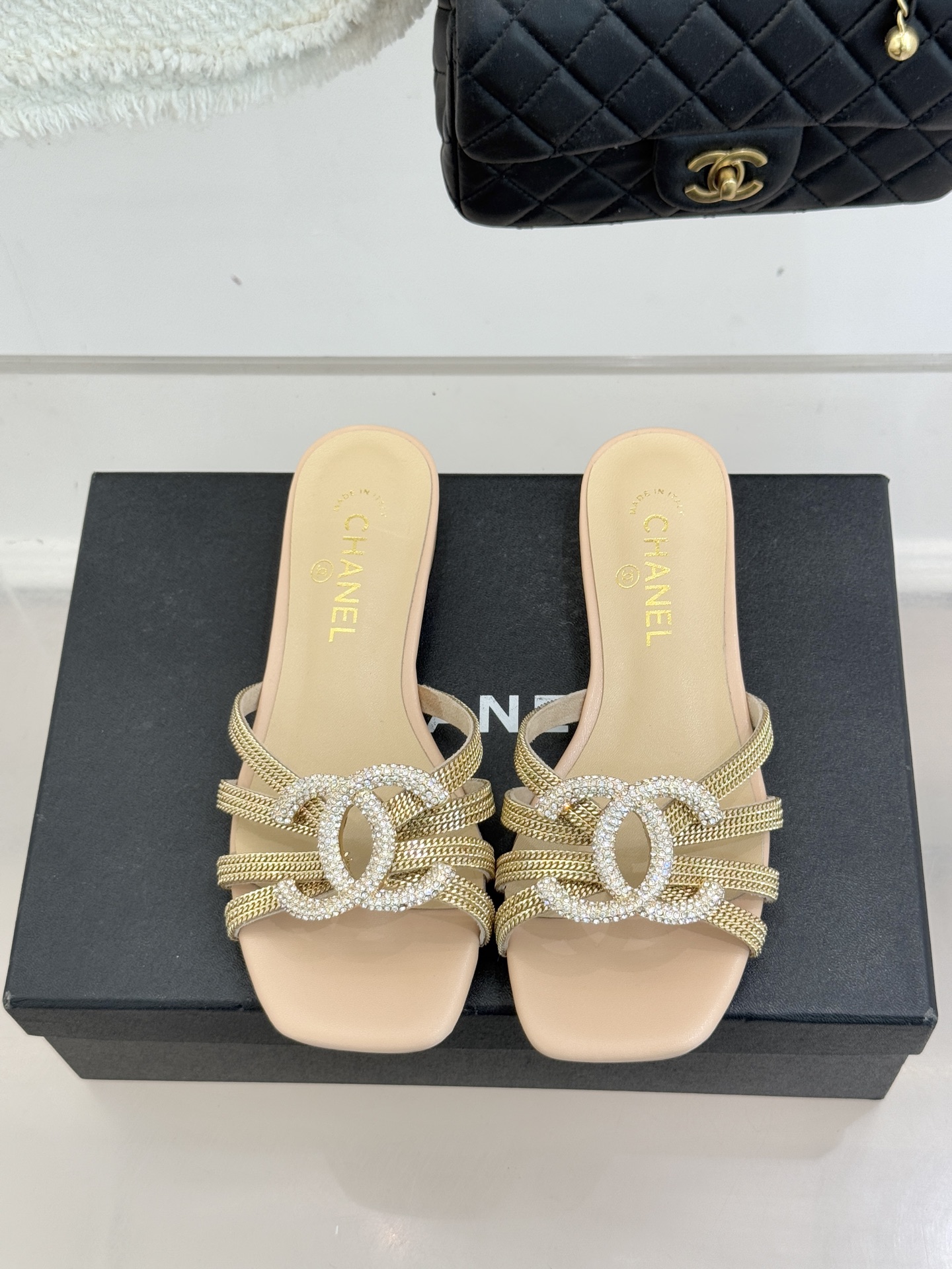 샤넬(CHANEL) 크리스탈 스퀘어토 샌들 신발