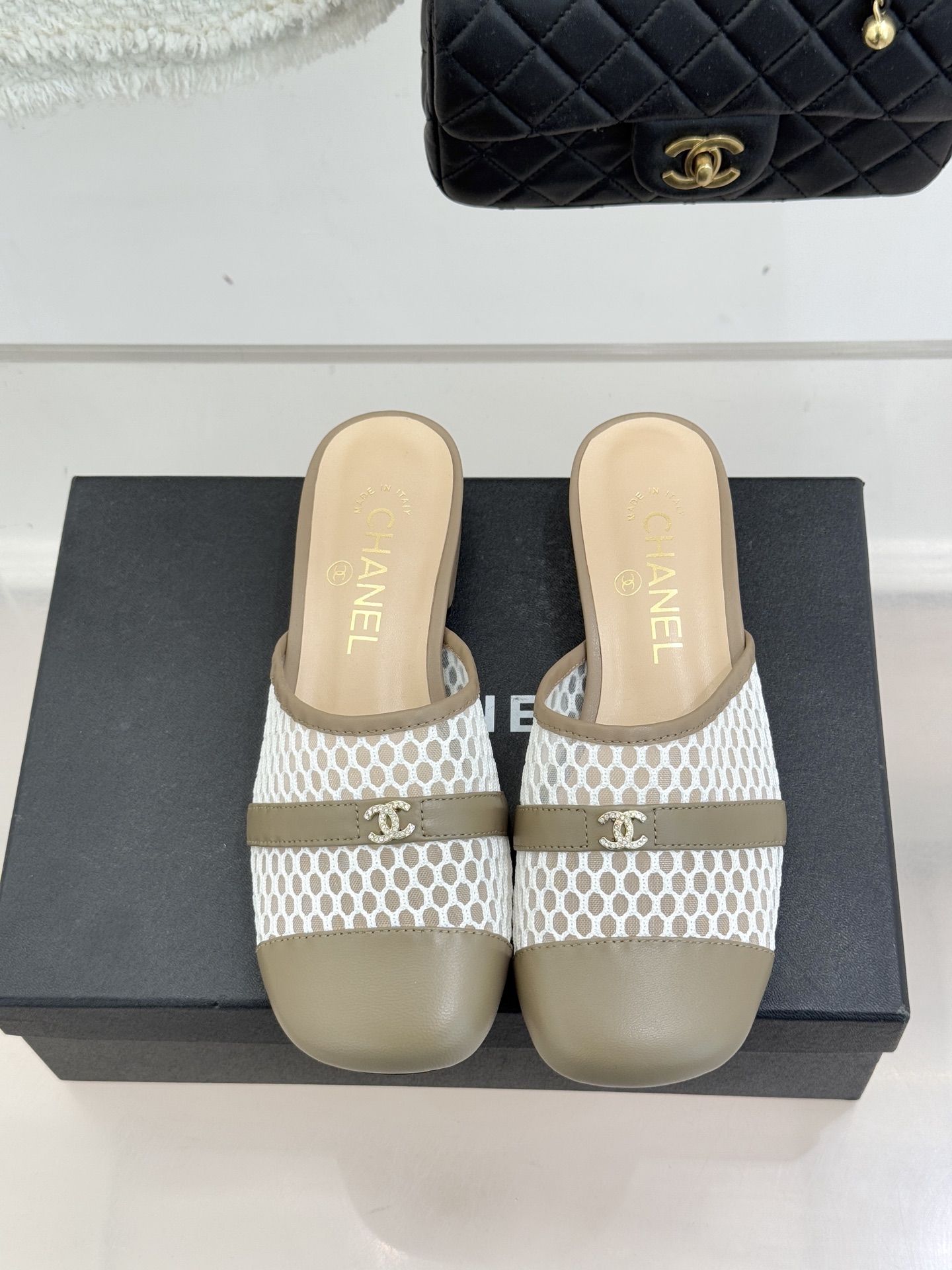 샤넬(CHANEL) 메쉬 콤비 플랫 슬리퍼 샌들 신발