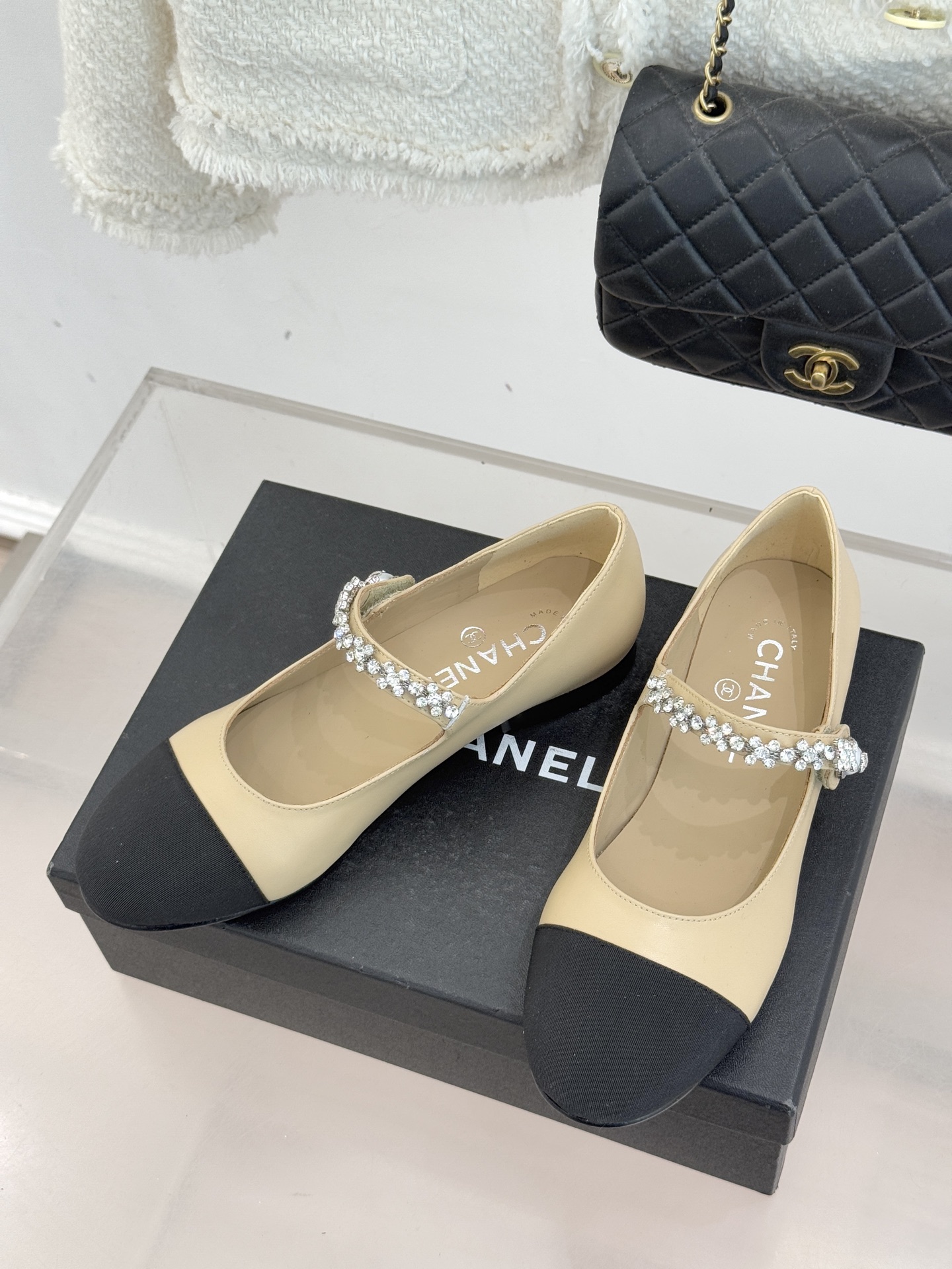 샤넬(CHANEL) 크리스탈 스트랩 플랫 슈즈 신발