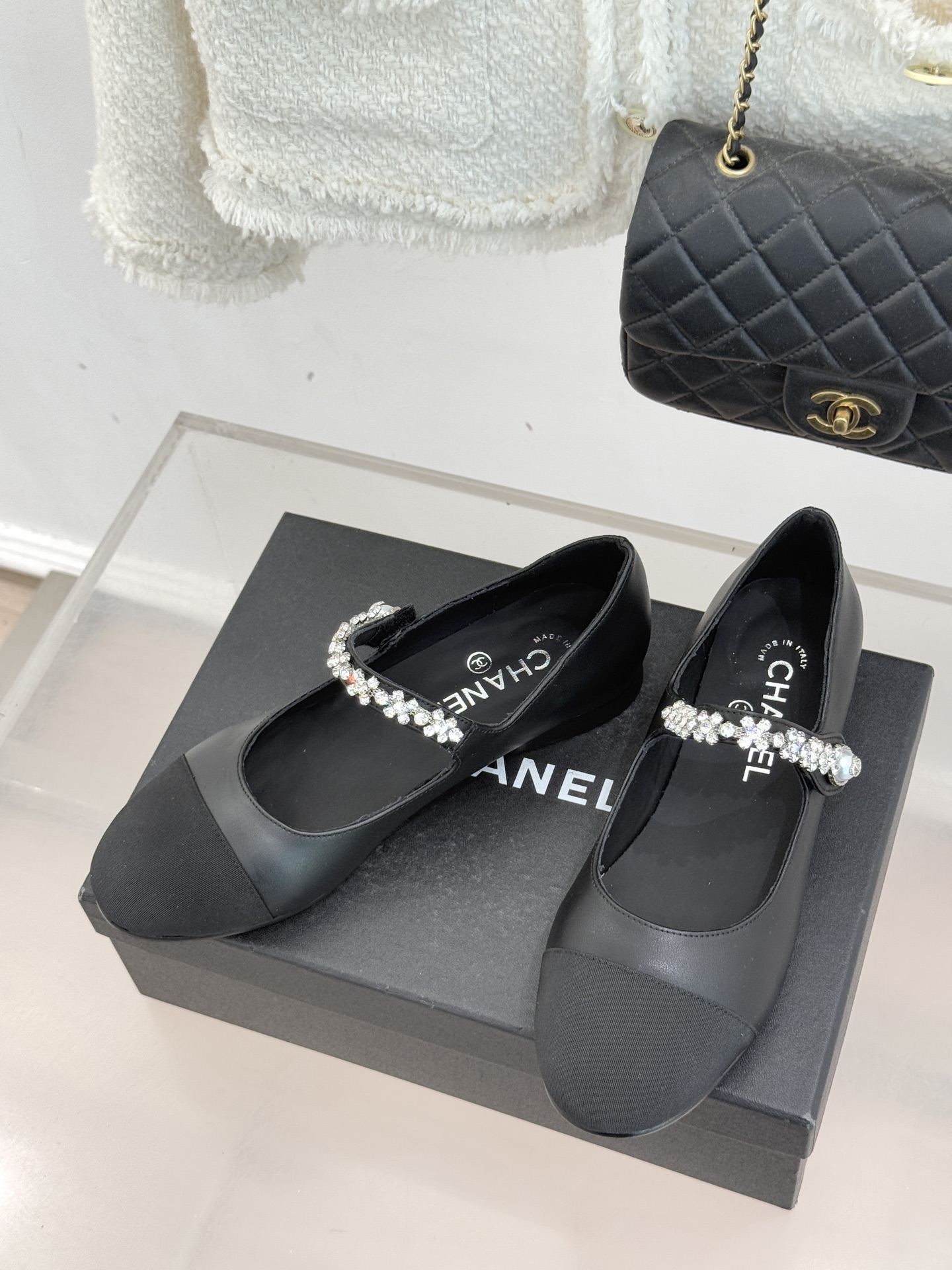 샤넬(CHANEL) 크리스탈 스트랩 플랫 슈즈 신발