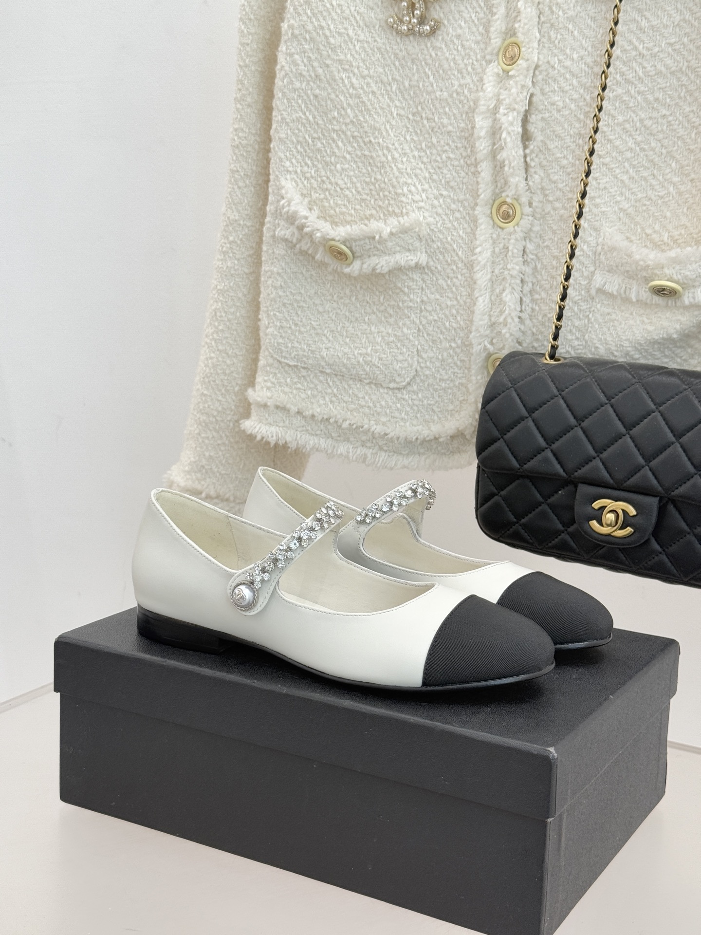 샤넬(CHANEL) 크리스탈 스트랩 플랫 슈즈 신발