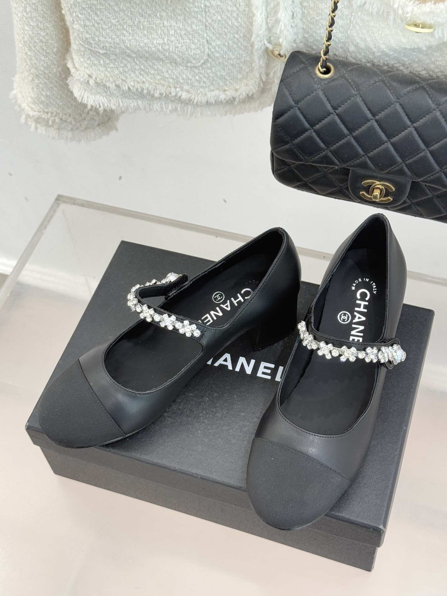 샤넬(CHANEL) 크리스탈 스트랩 미들힐 신발
