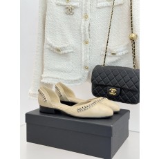 샤넬(CHANEL) 배색 컷아웃 플랫 샌들 신발