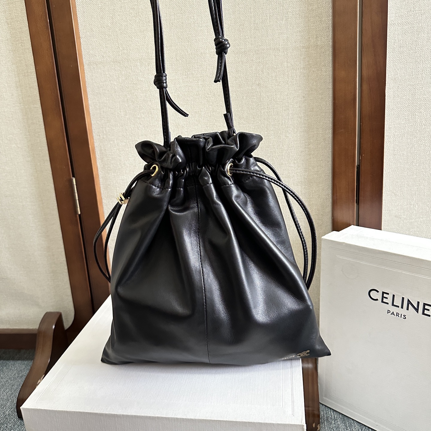 Celine 셀린느 트리옹프 드로우스트링 '복주머니' 백 숄더백 가방 (블랙 램스킨)