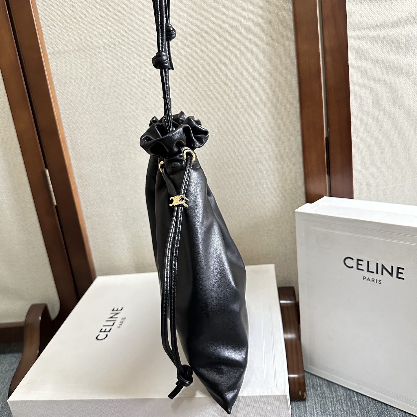 Celine 셀린느 트리옹프 드로우스트링 '복주머니' 백 숄더백 가방 (블랙 램스킨)