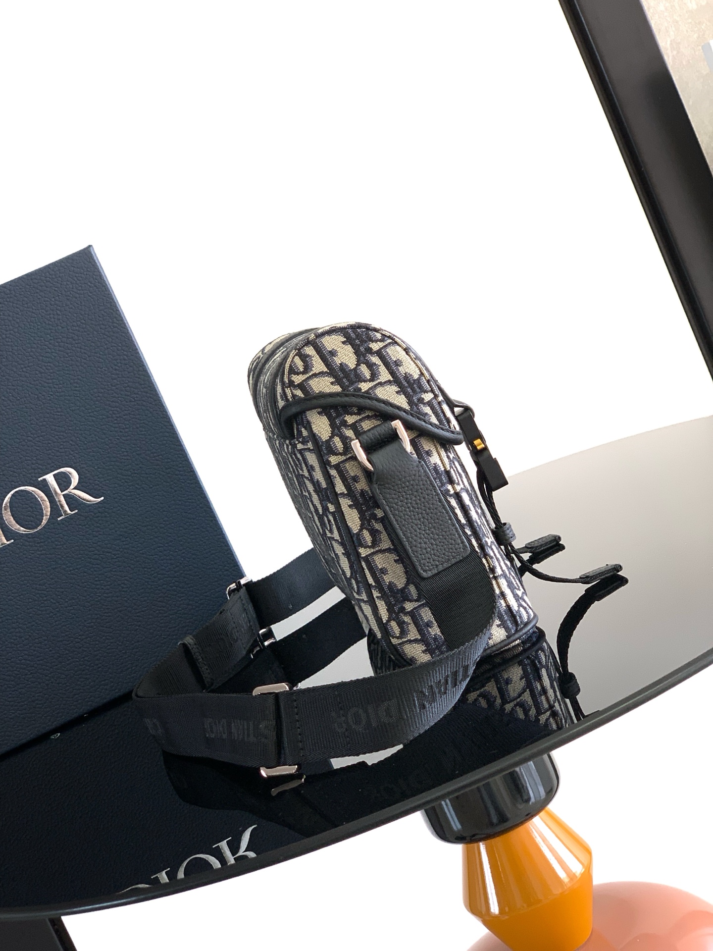 Dior CD 디올 히트 더 로드(Hit The Road) 플랩 메신저백 (베이지 & 블랙 오블리크) 크로스백 가방