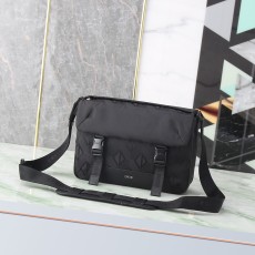Dior CD Explorer 디올 익스플로러 메신저백 (블랙 CD 다이아몬드 미라주) 크로스백 가방