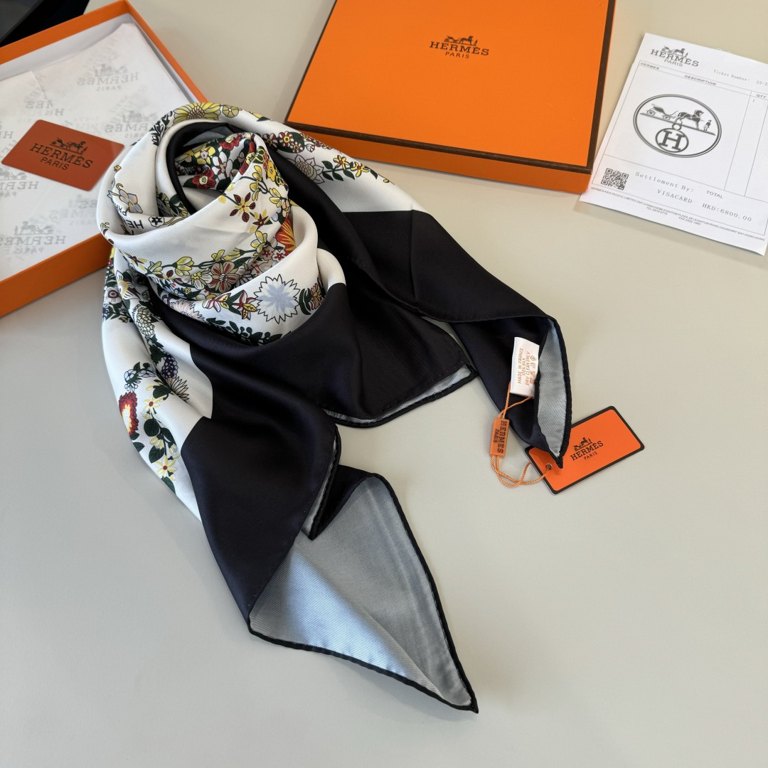 에르메스(HERMES) 화려한 마구 플라워 실크 목도리 스카프