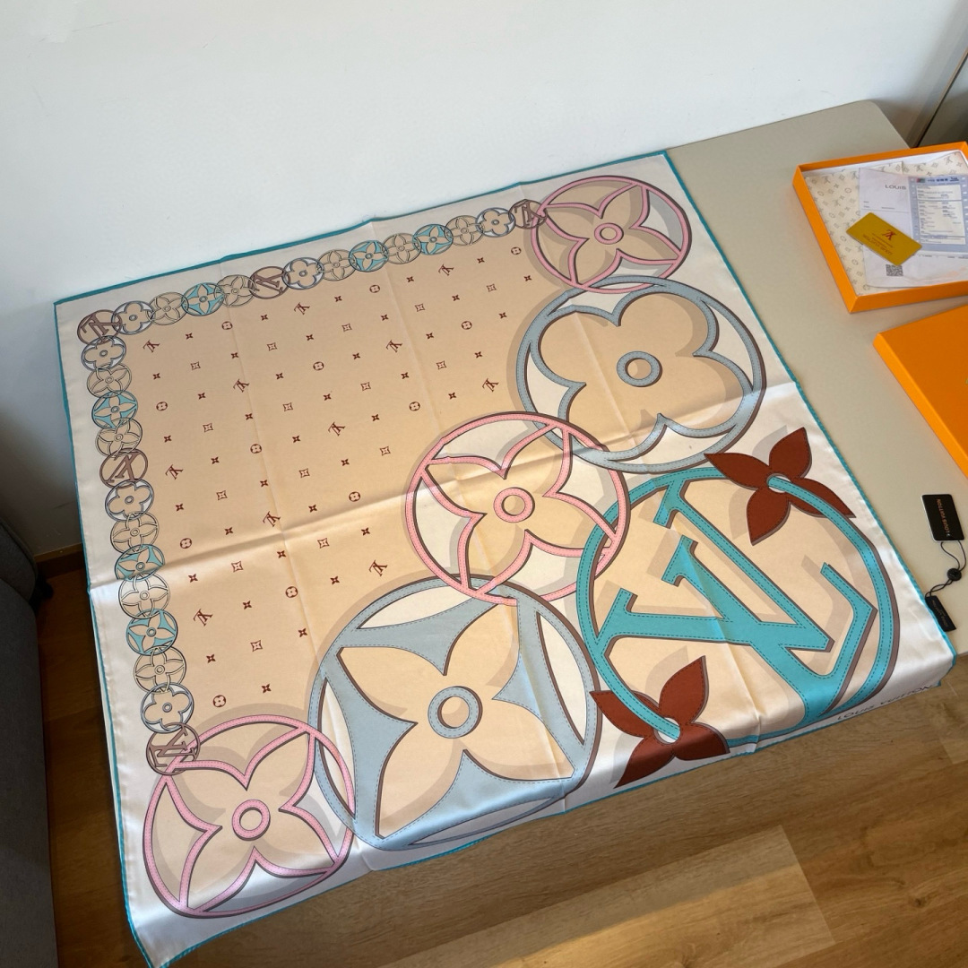 루이비통(LV) Duality 모노그램 실크 스카프 목도리 스카프