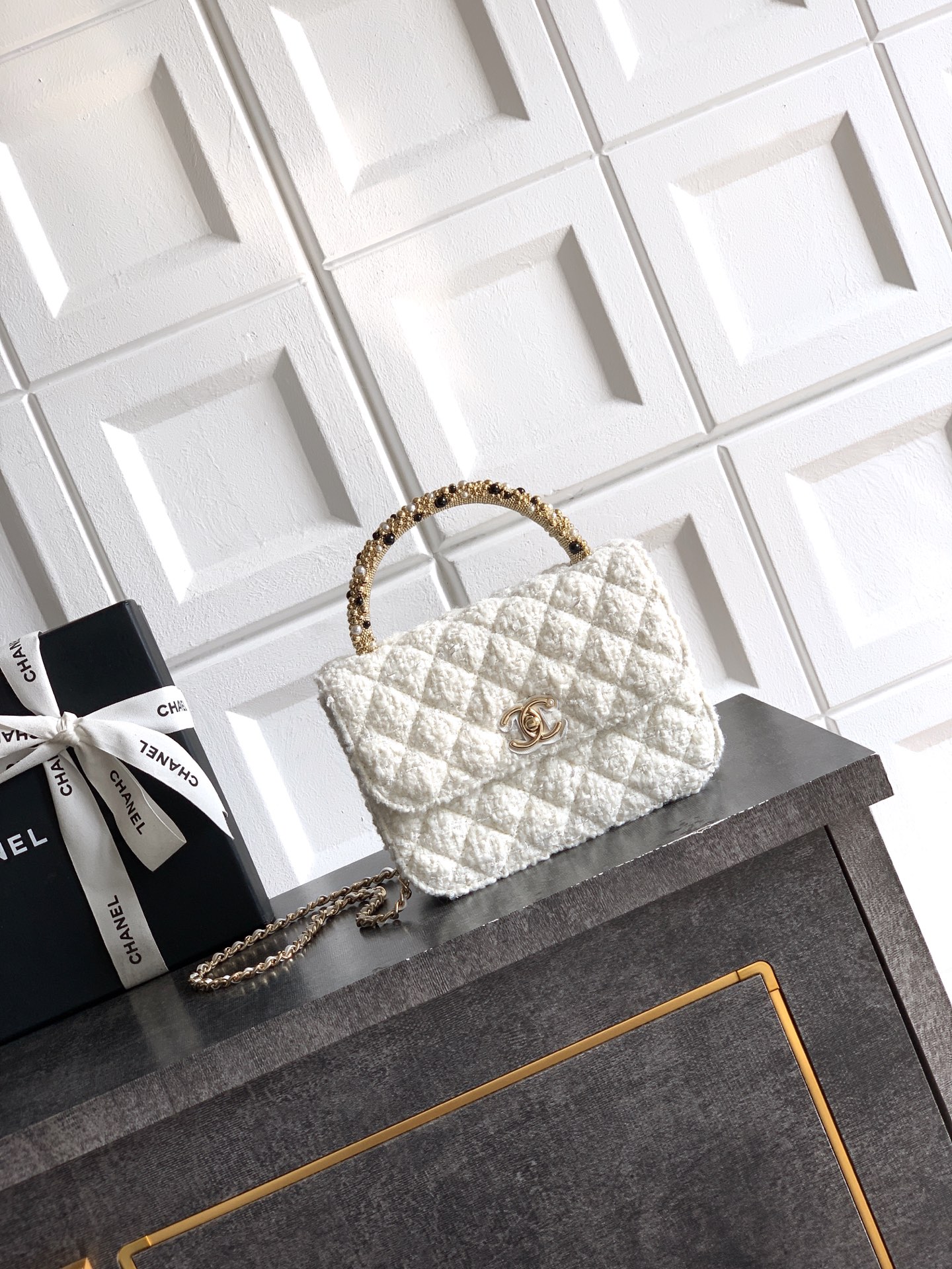 Chanel 샤넬 26C 진주 핸들 트위드 백 (화이트) 숄더백 가방 라지