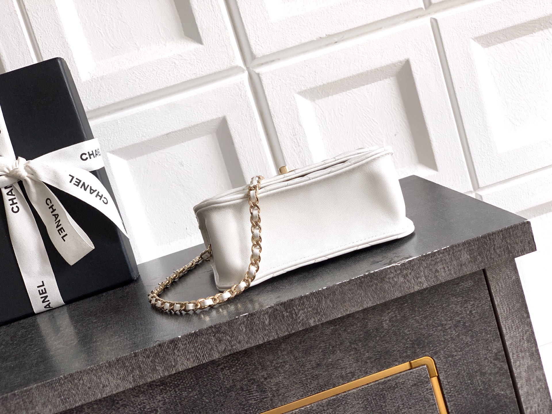 Chanel 샤넬 26C 진주 핸들 트위드 백 (쉐이크 화이트) 숄더백 가방 스몰