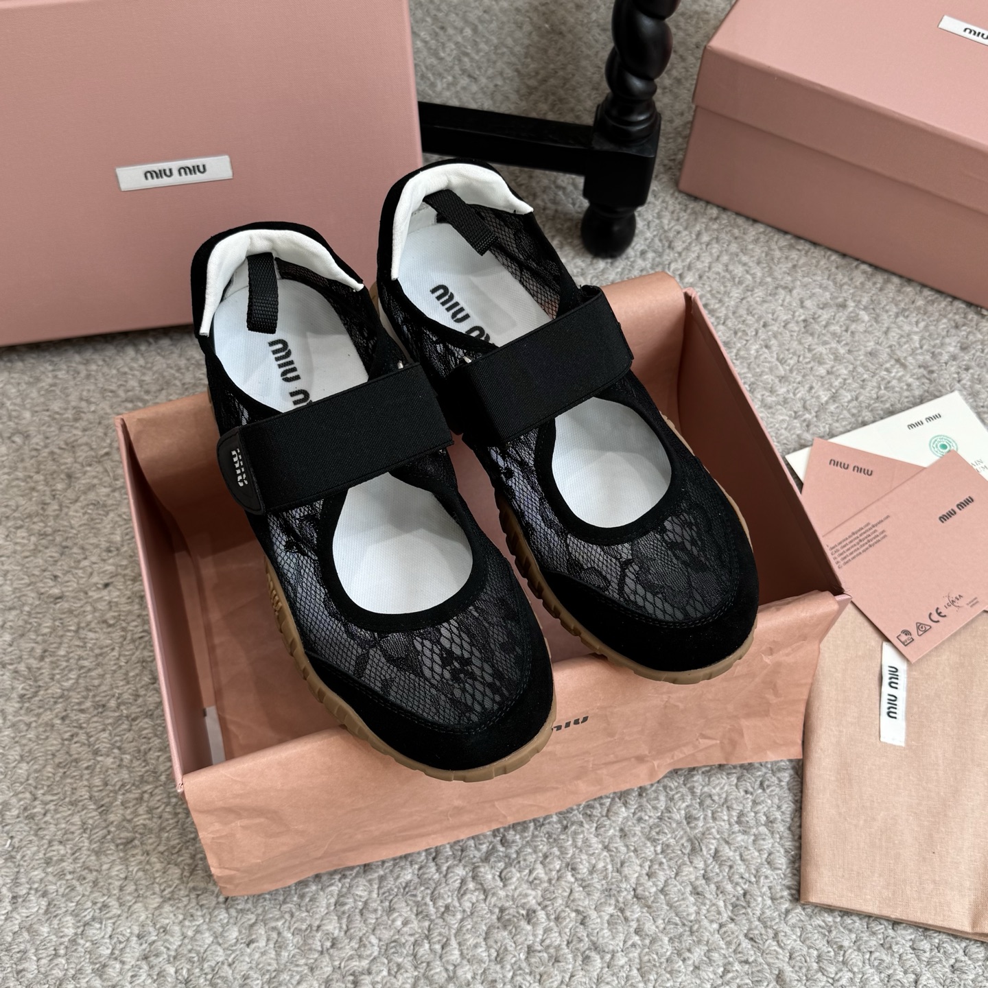 미우미우(Miu Miu) Tyre 스니커즈 신발