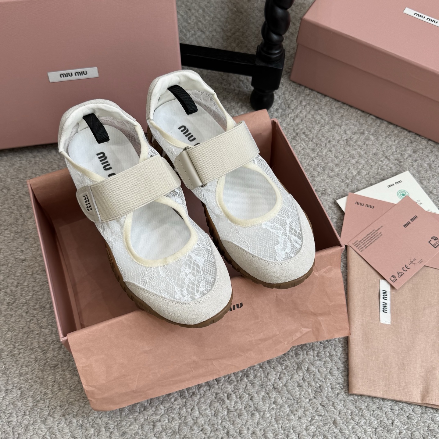 미우미우(Miu Miu) Tyre 스니커즈 신발