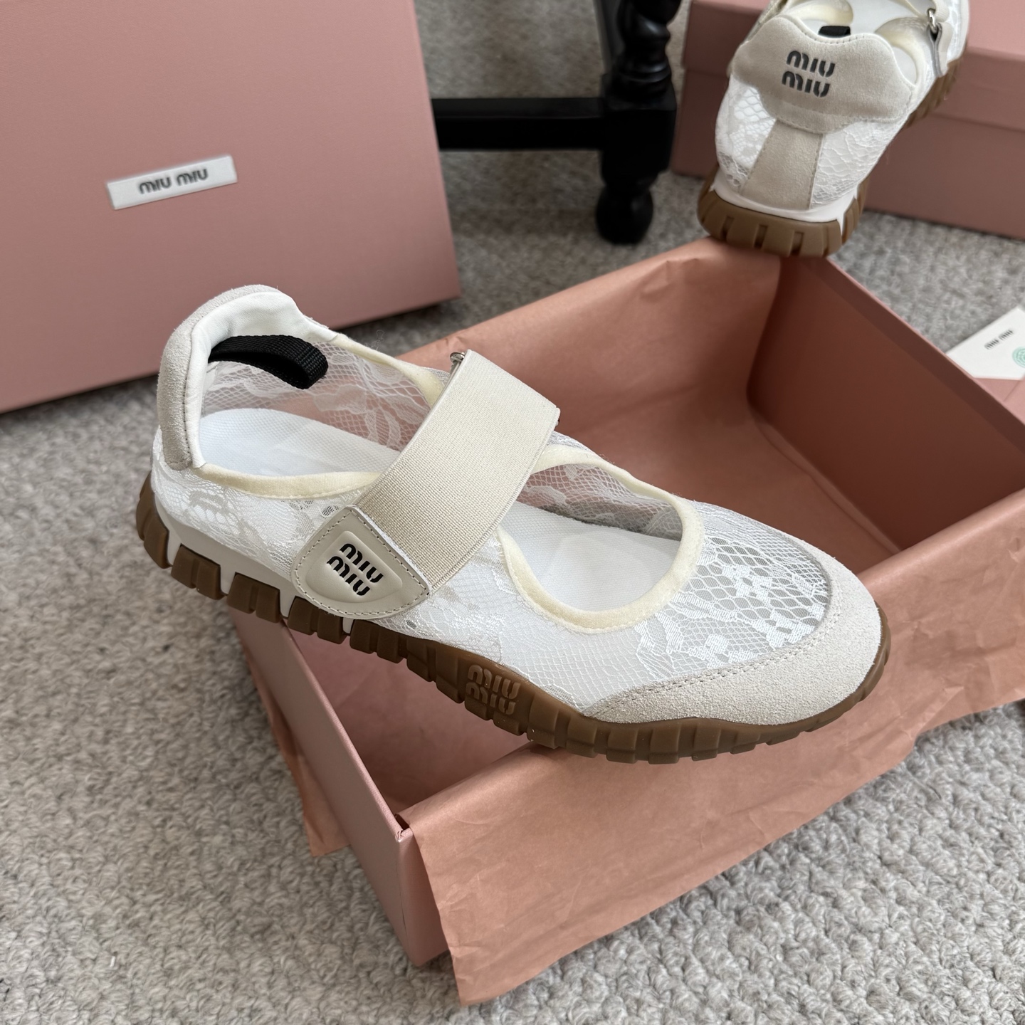 미우미우(Miu Miu) Tyre 스니커즈 신발