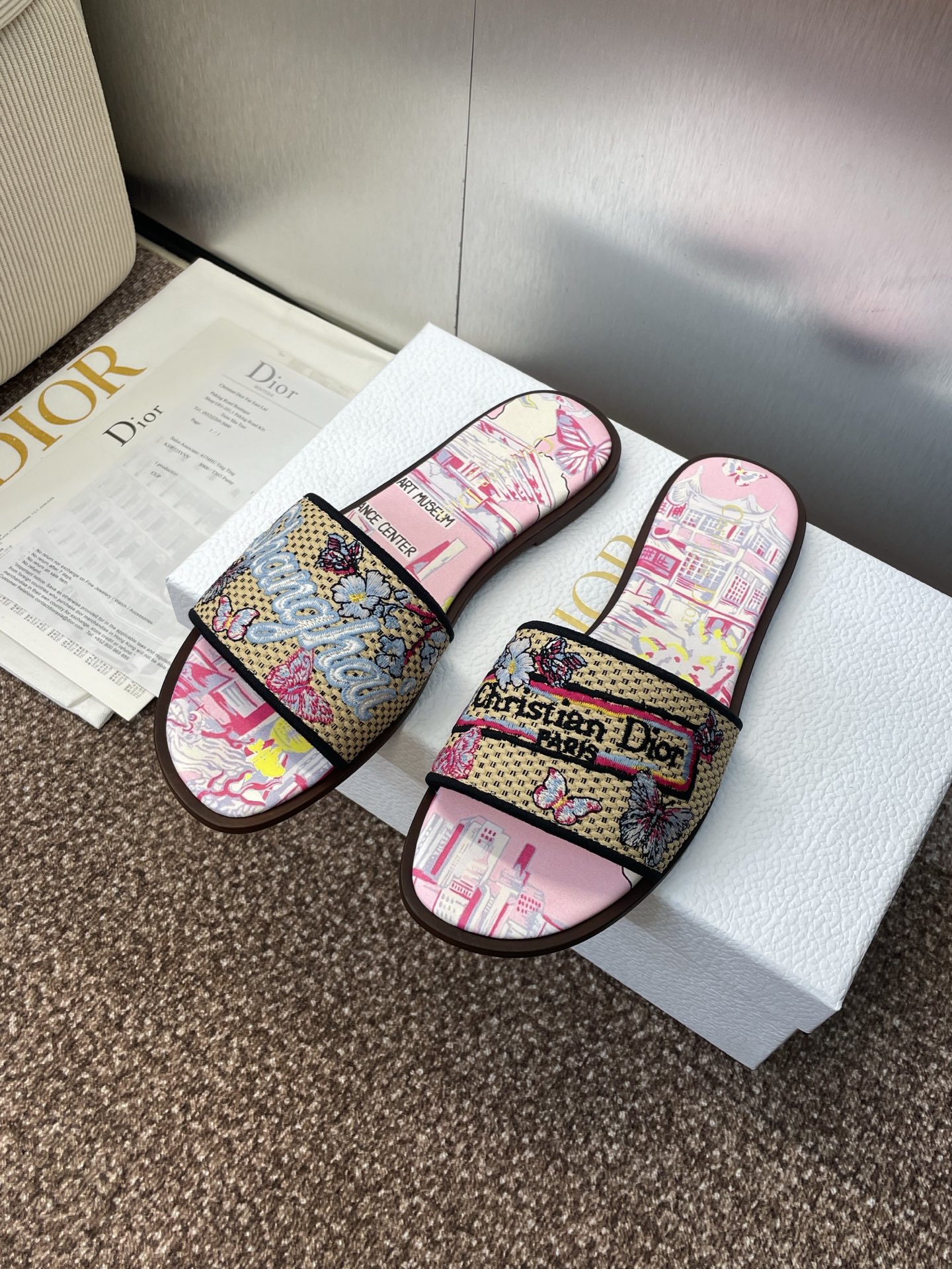 디올(DIOR) 라피아 자수 슬리퍼 샌들 신발