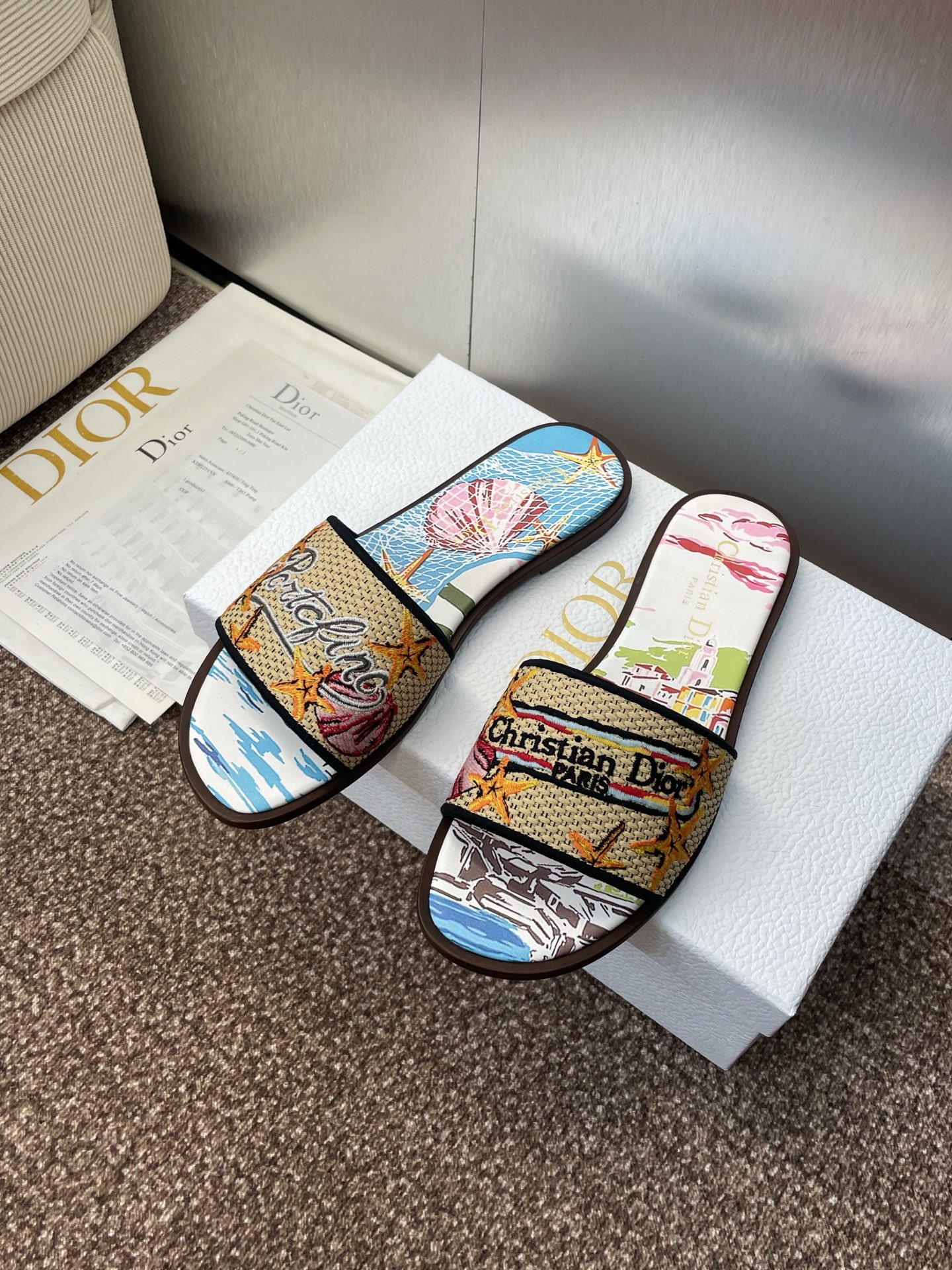 디올(DIOR) 라피아 자수 슬리퍼 샌들 신발