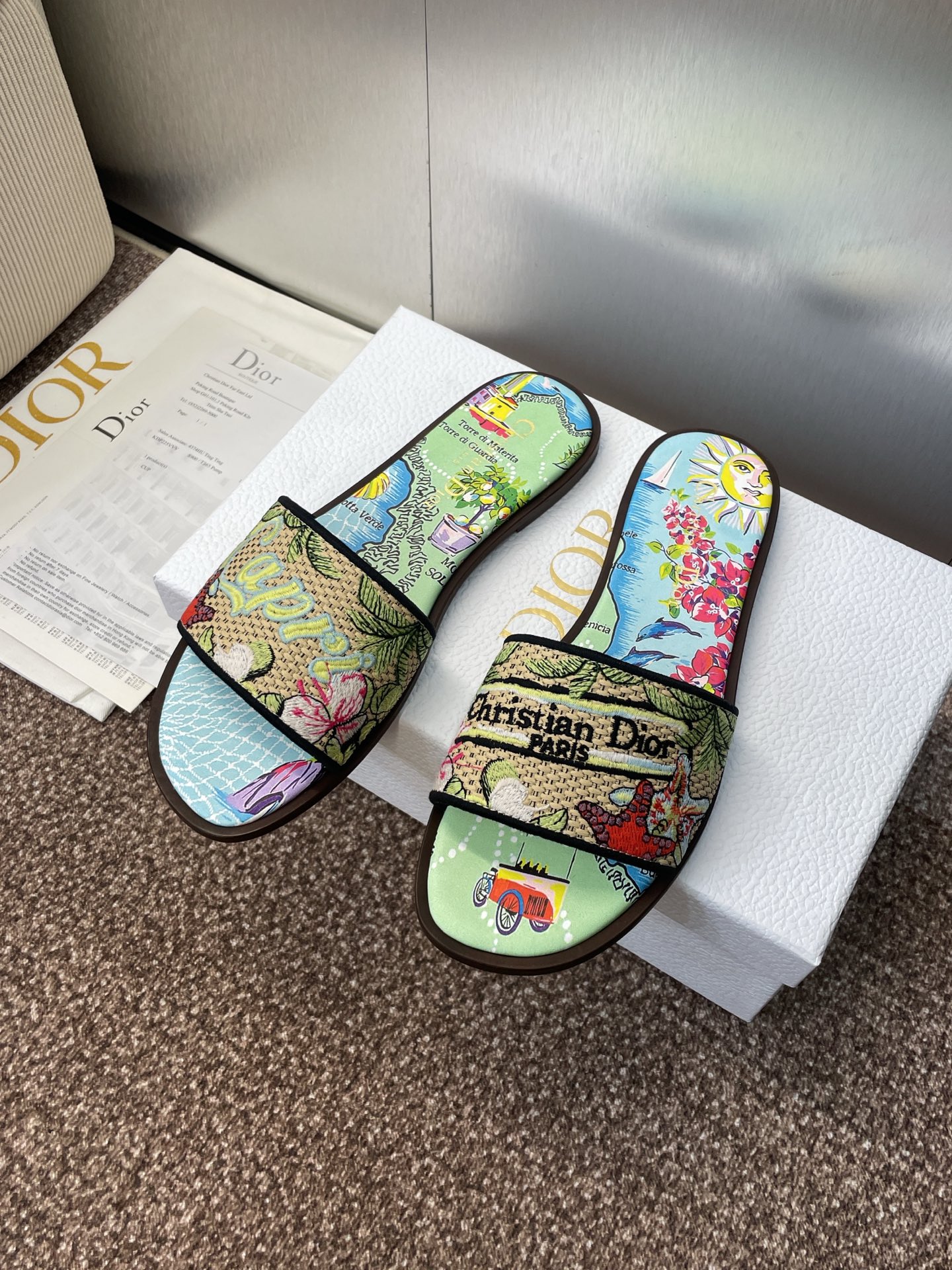 디올(DIOR) 라피아 자수 슬리퍼 샌들 신발