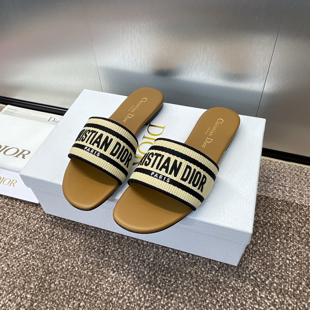 디올(DIOR) DWAY 자수 로고 슬리퍼 샌들 신발