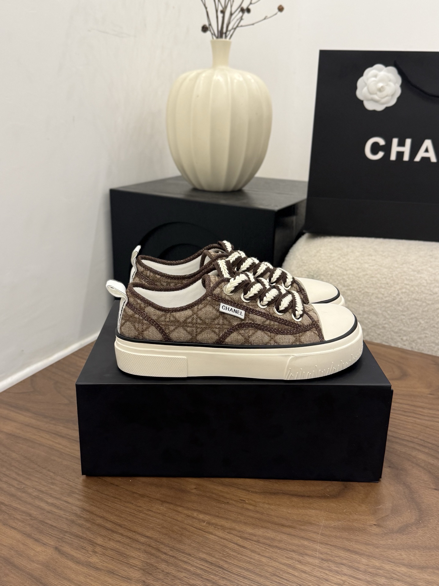 샤넬(CHANEL) 레이스업 캐주얼 스니커즈 신발