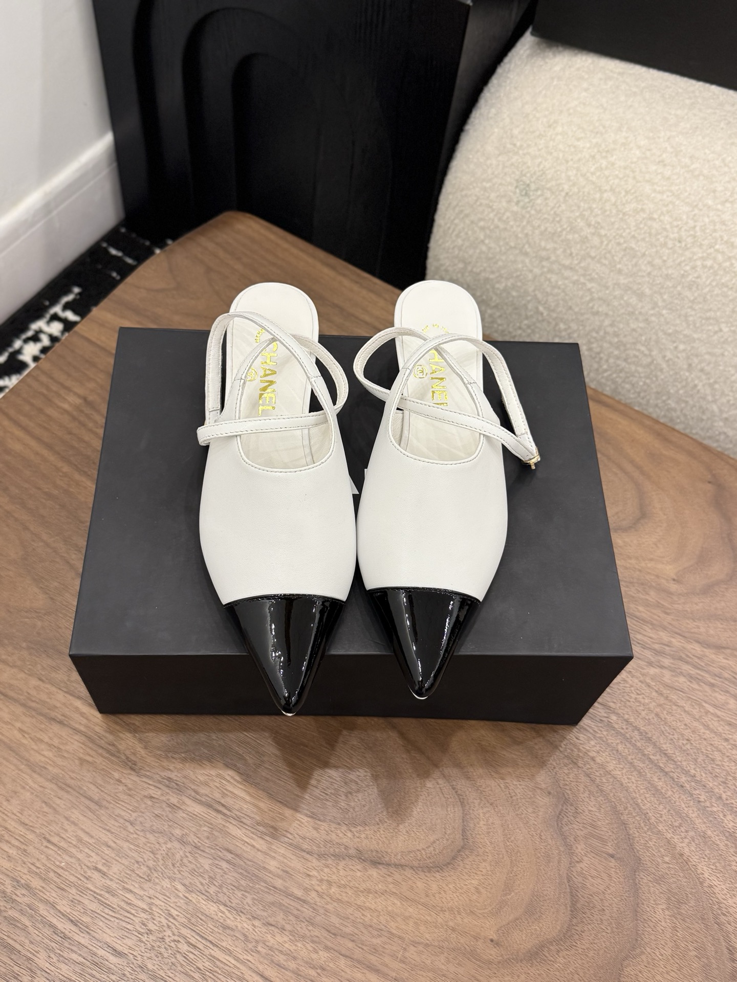 샤넬(CHANEL) 포인티드 메리제인 슬링백 샌들 신발