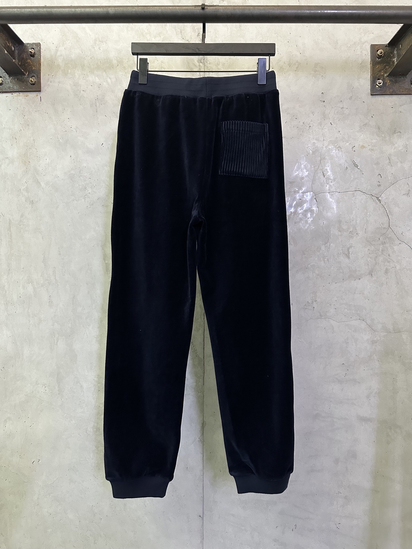 루이비통(LV) 벨벳 트레이닝 팬츠 의류