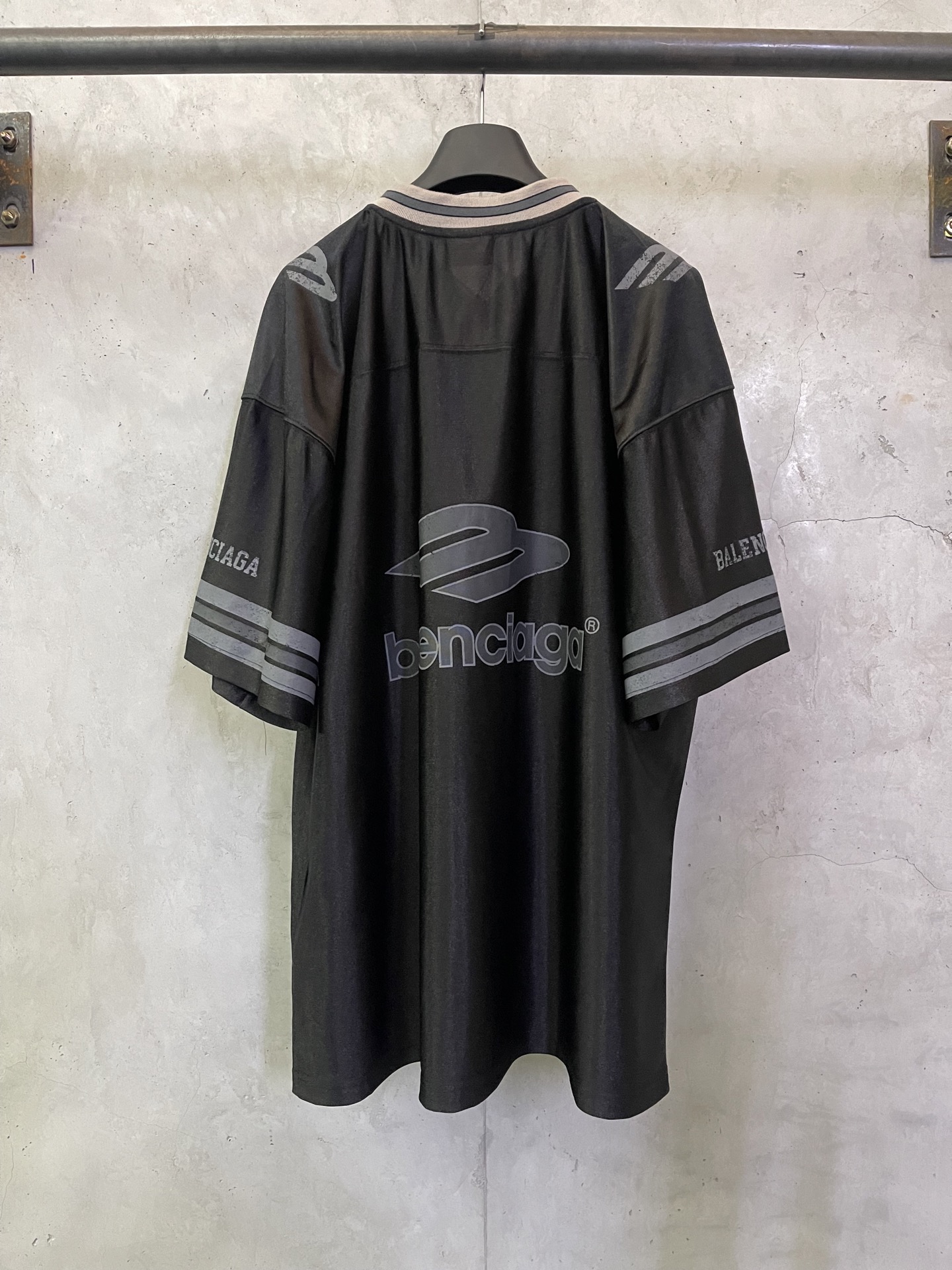 발렌시아가(Balenciaga) 럭비 시리즈 V넥 반팔 티셔츠 의류