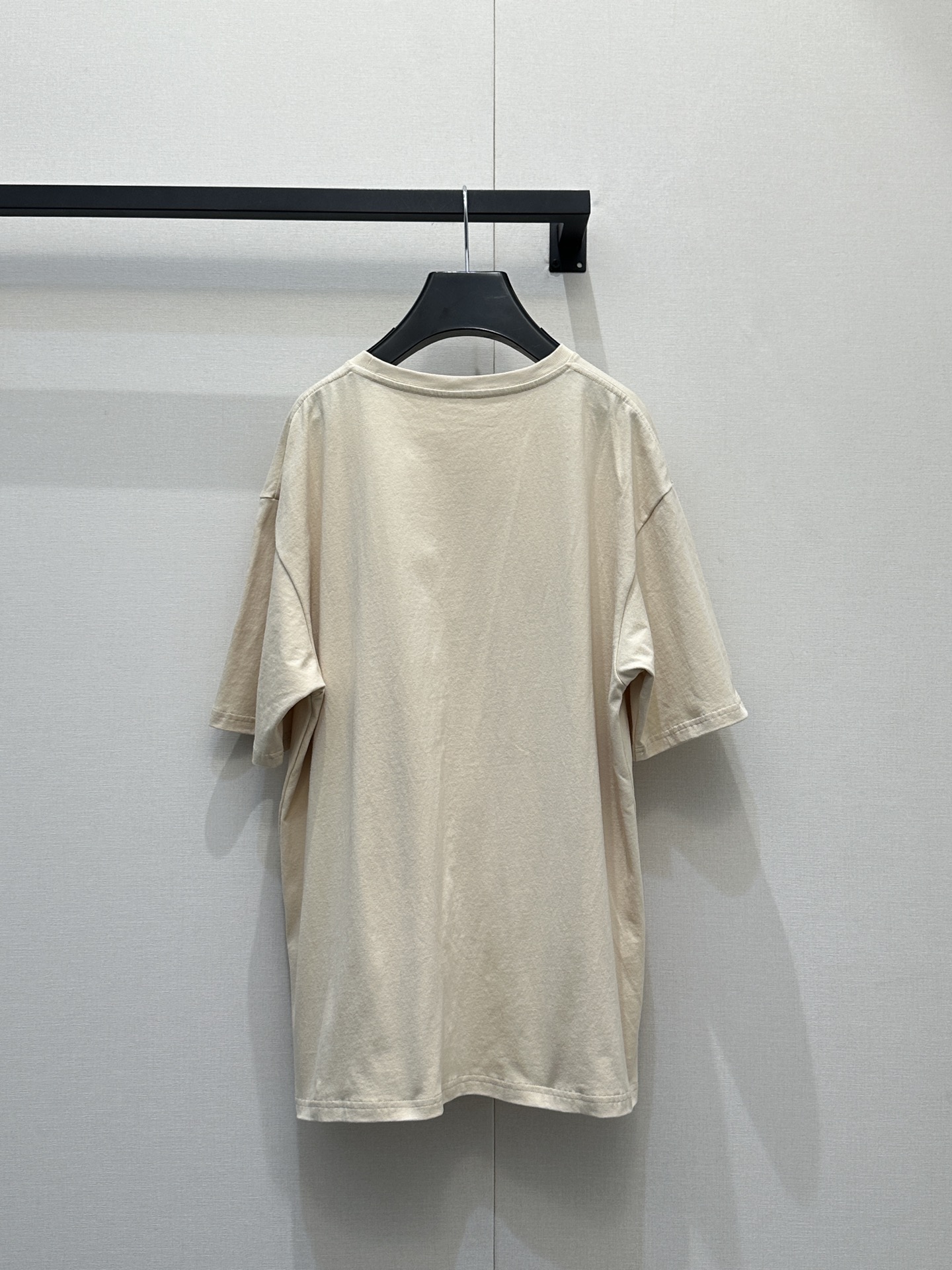 발렌티노(Valentino) 입체 자수 레터링 반팔 티셔츠 의류