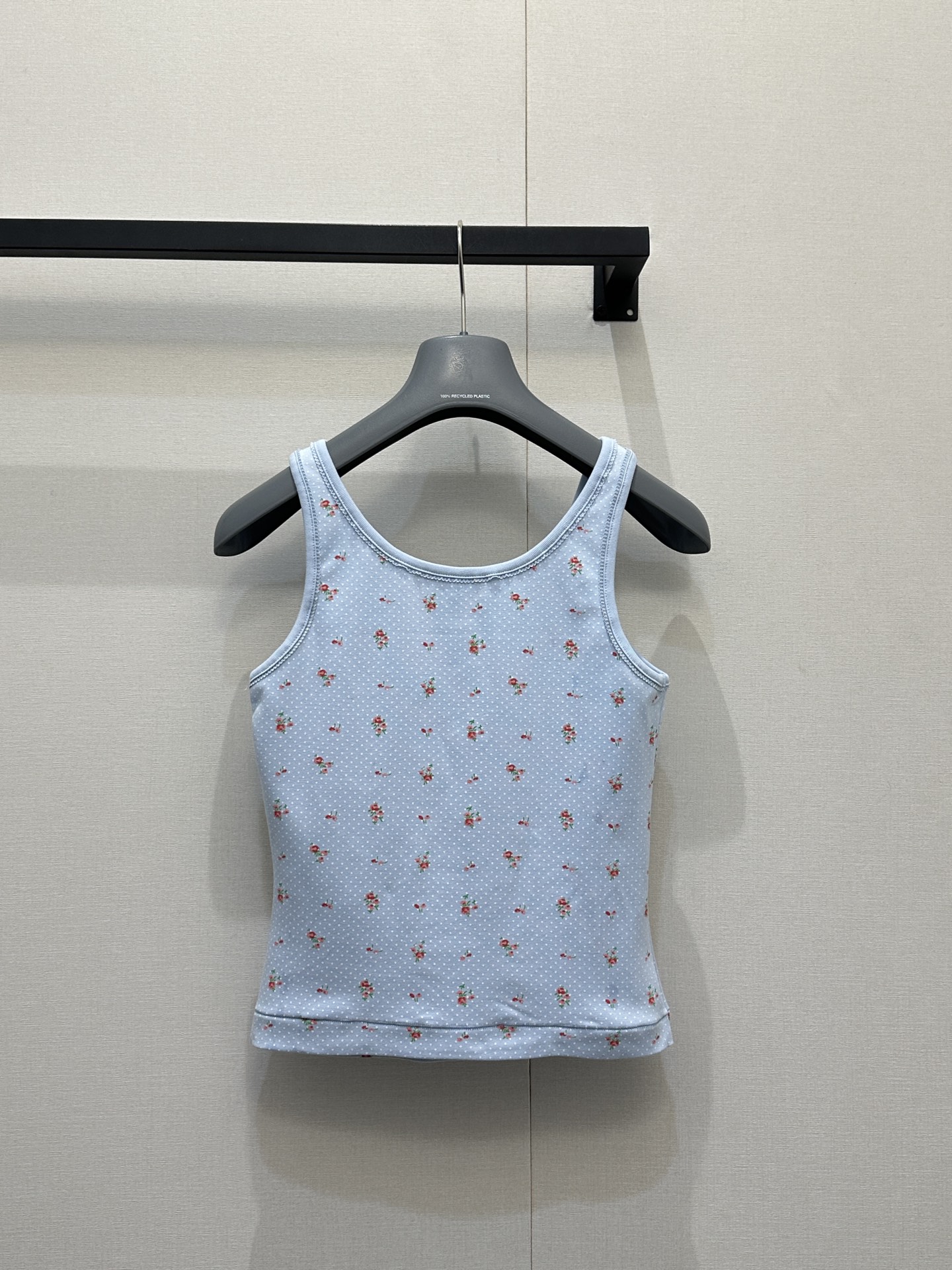 프라다(Prada) 플로럴 삼각 로고 니트 슬리브리스 의류