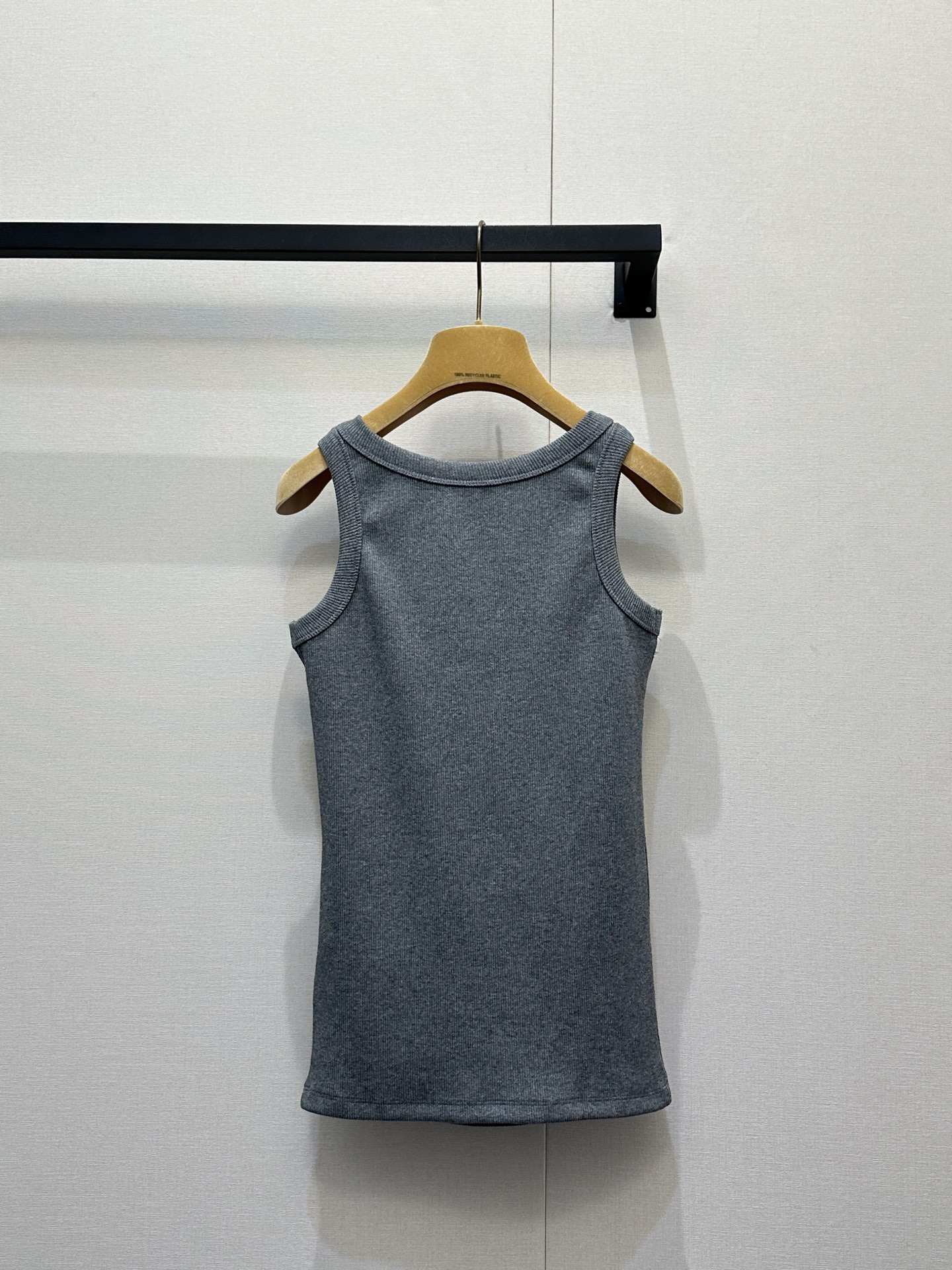 미우미우(Miu Miu) 리브 코튼 슬리브리스 탑 의류