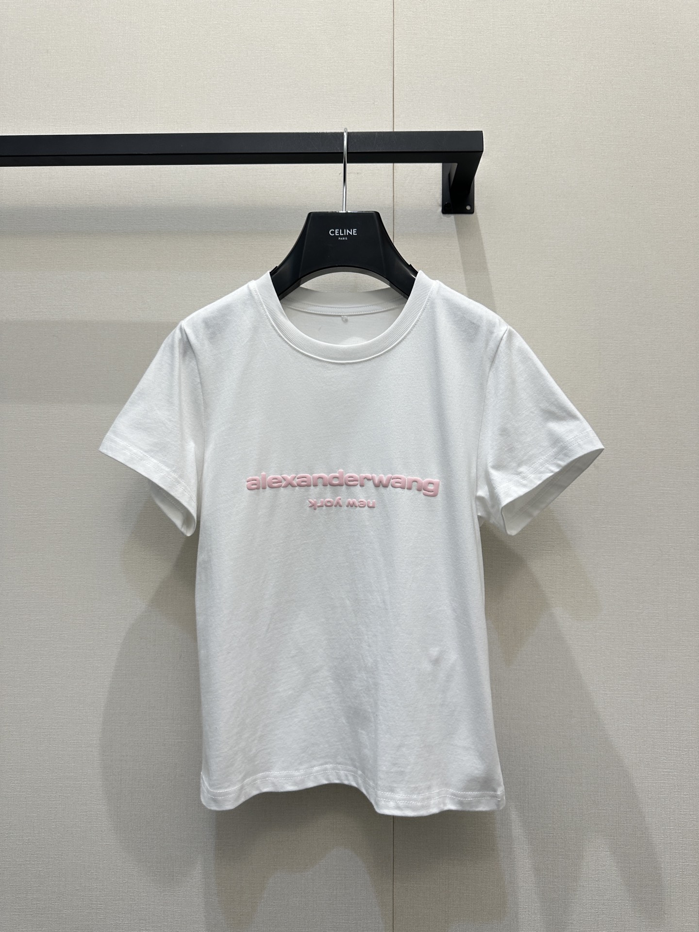 알렉산더 왕(Alexander Wang) 로고 엠보 반팔 티셔츠 의류