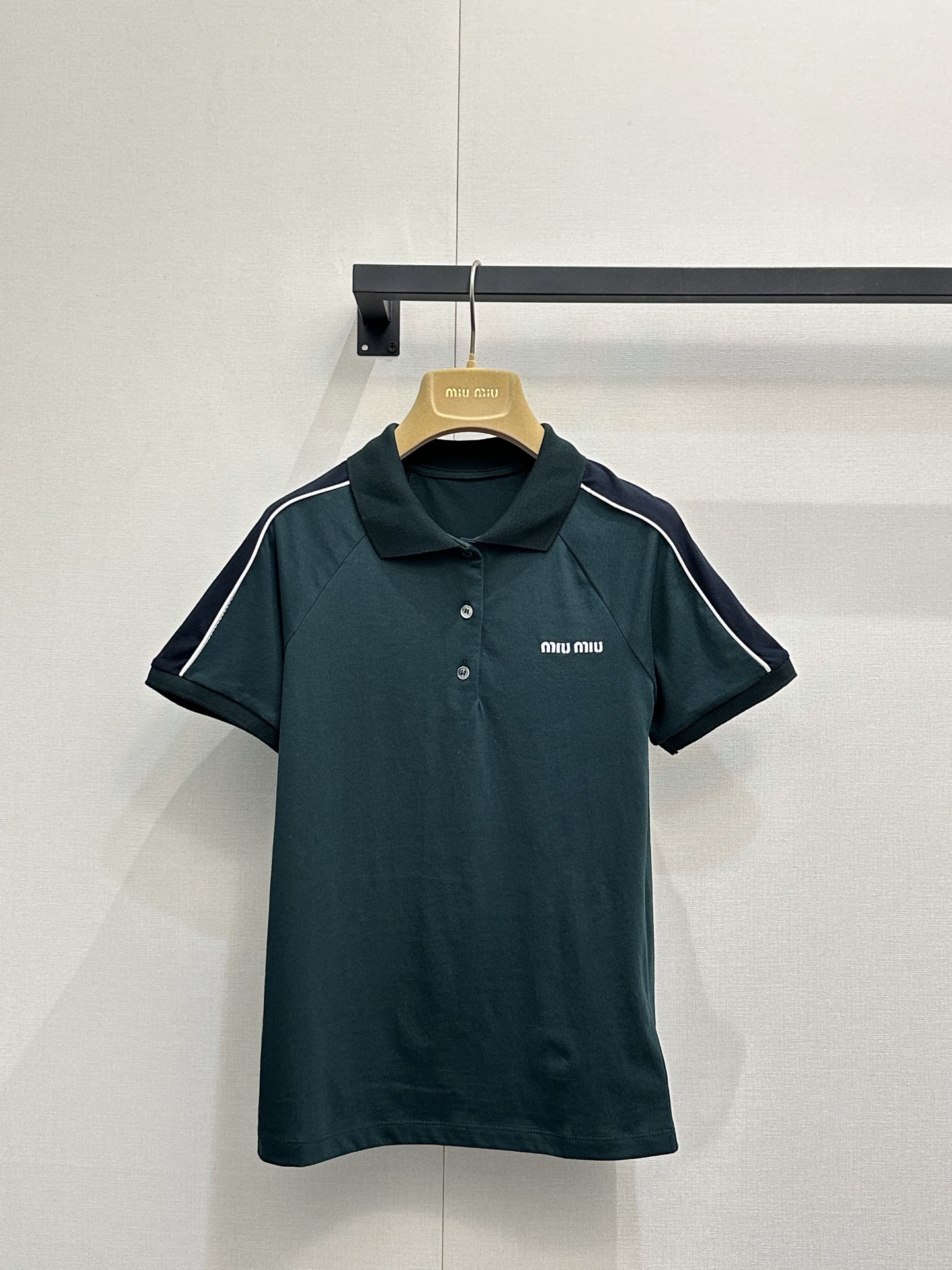 miumiu 미우미우 다크 그린 폴로 티셔츠 & 스커트 치마 셋업 세트 의류