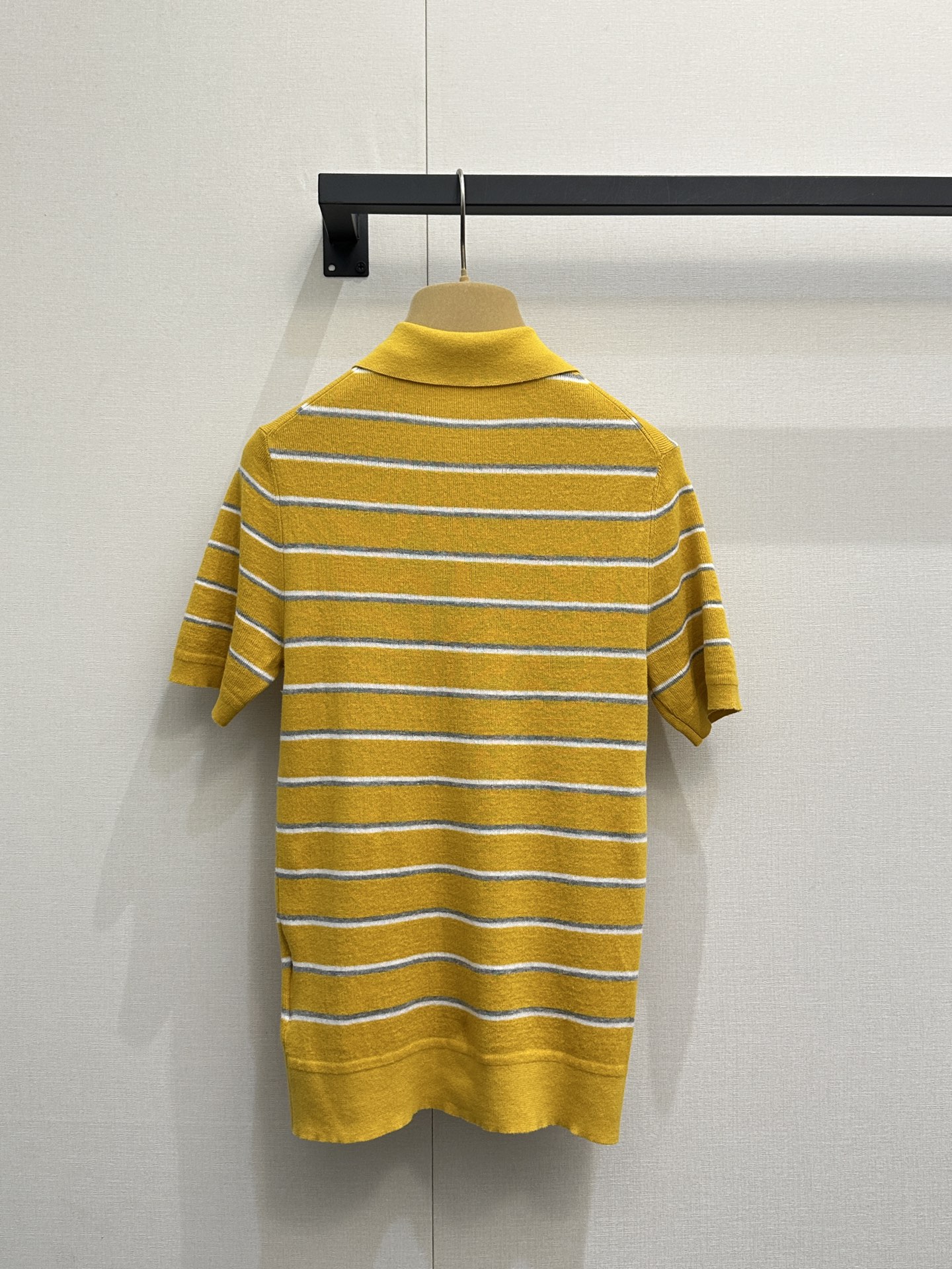 미우미우(Miu Miu) 레터 로고 니트 폴로 의류