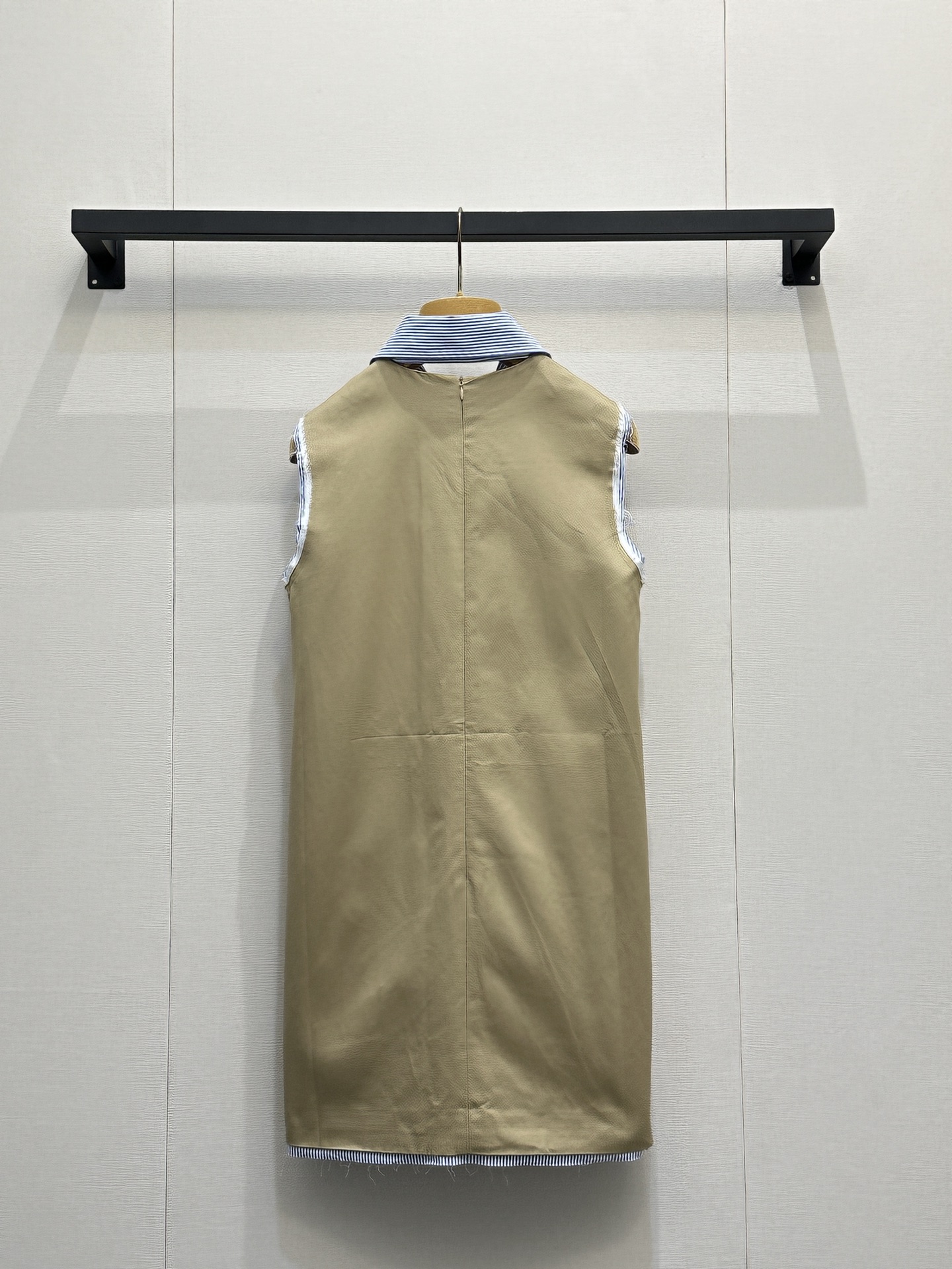 miumiu 미우미우 폴로 칼라 마이크로 커팅 민소매 원피스 의류