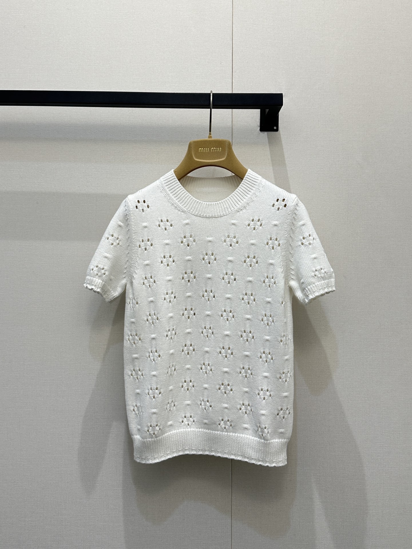 miumiu 미우미우 페미닌 펀칭 아일렛 반팔 니트 의류