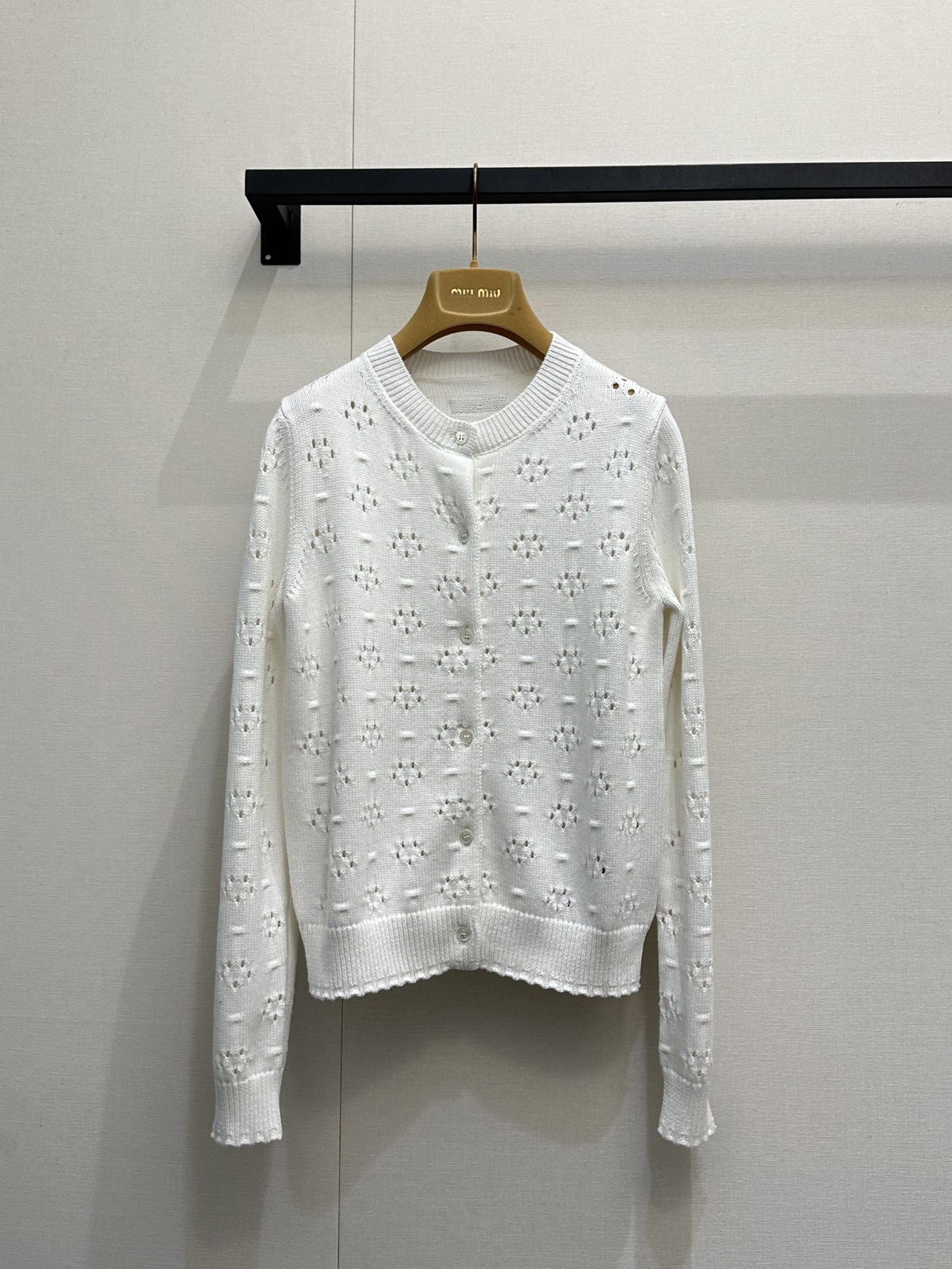 miumiu 미우미우 입체 펀칭 자수 니트 가디건 의류