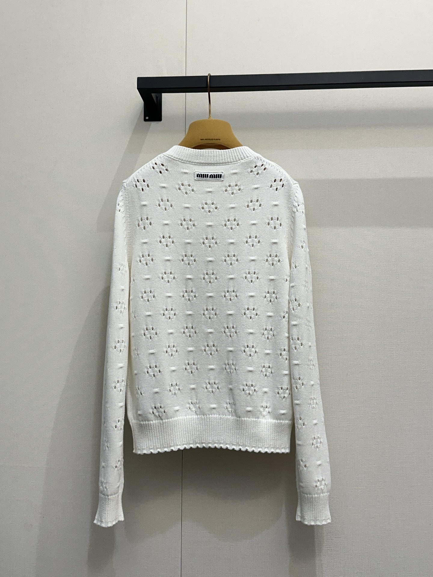 miumiu 미우미우 입체 펀칭 자수 니트 가디건 의류