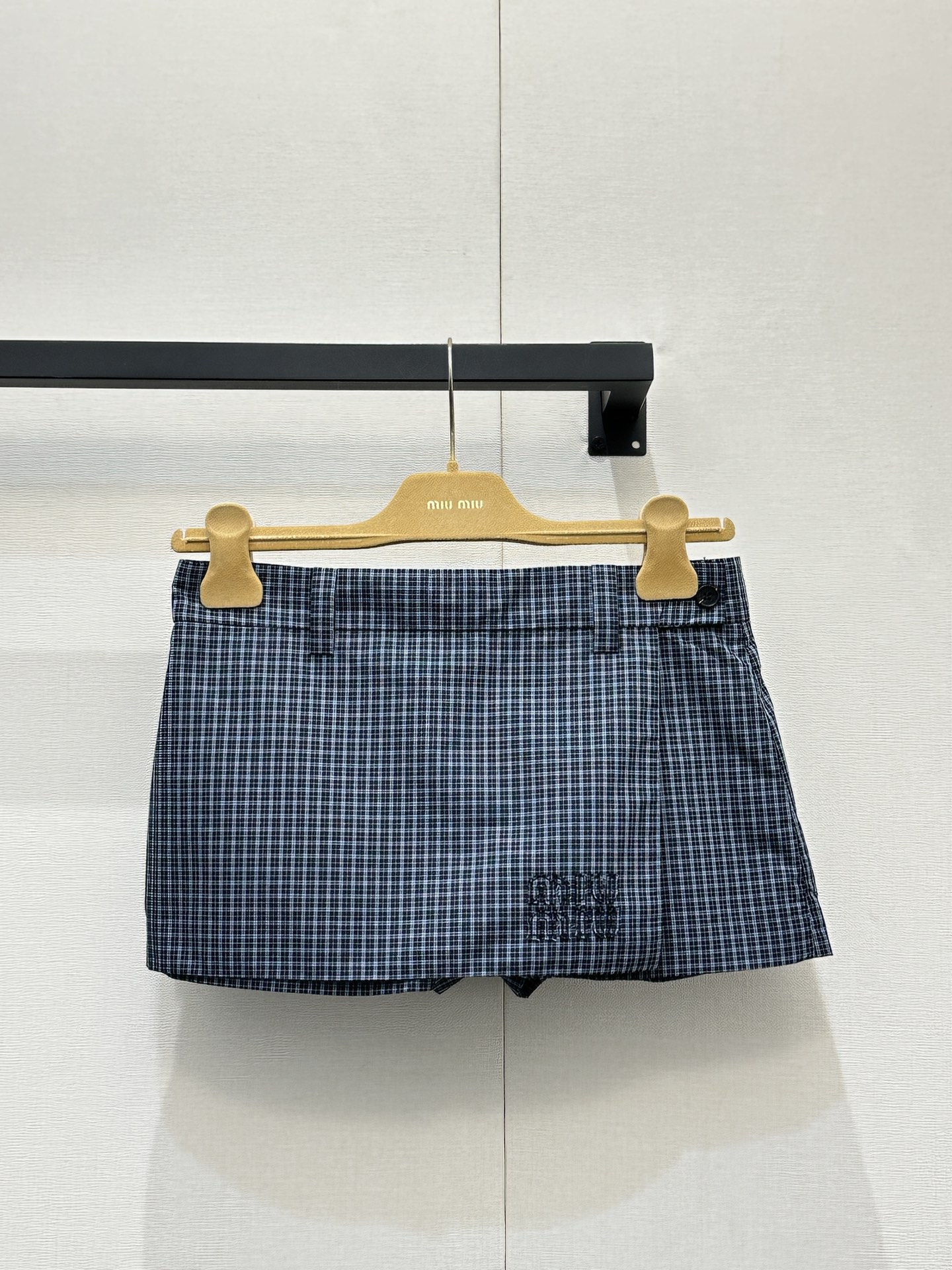 miumiu 미우미우 금장 버튼 패치 자수 체크 숏 팬츠 바지 의류