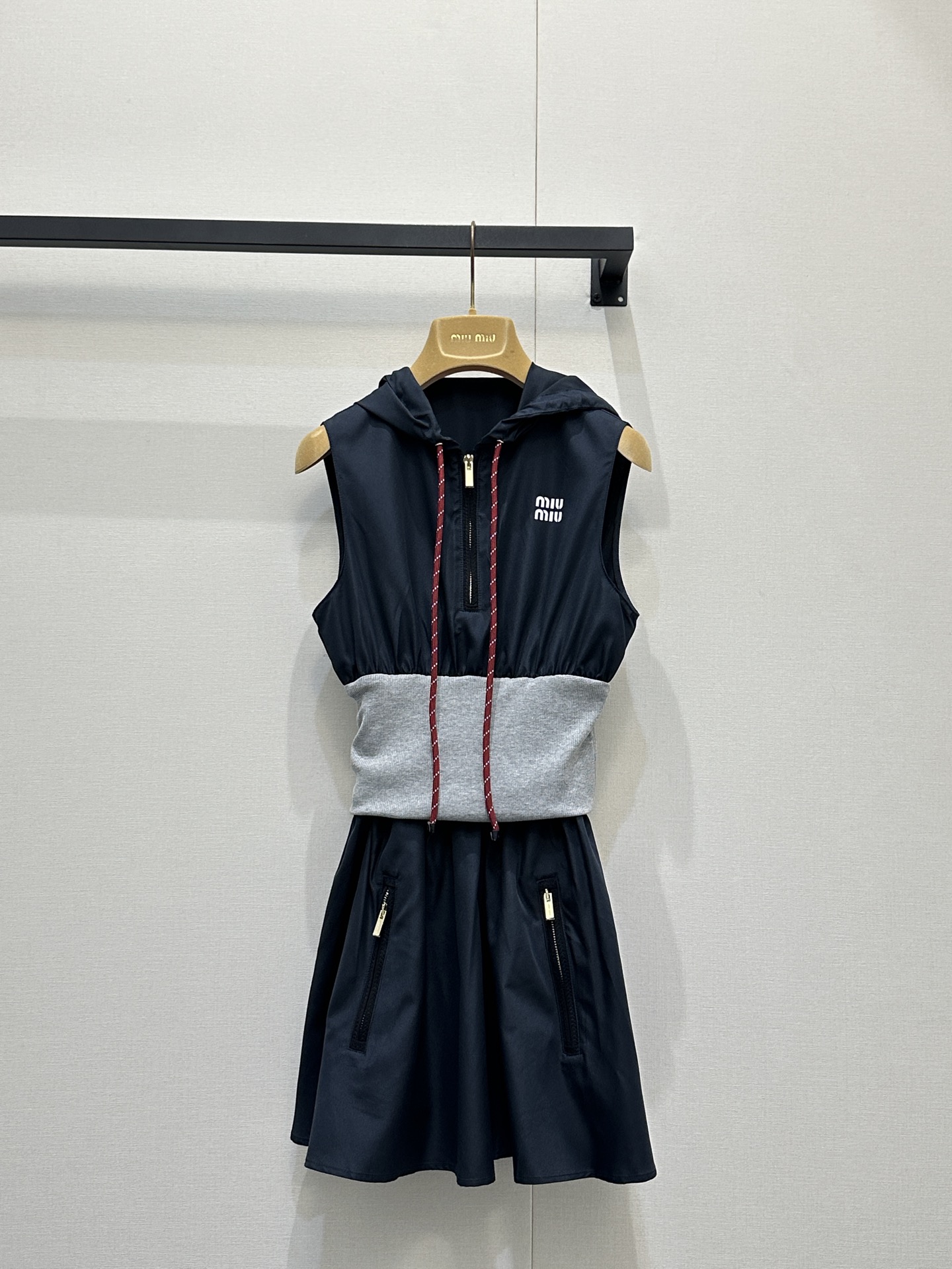 miumiu 미우미우 믹스 배색 후디 슬리브리스 원피스 의류