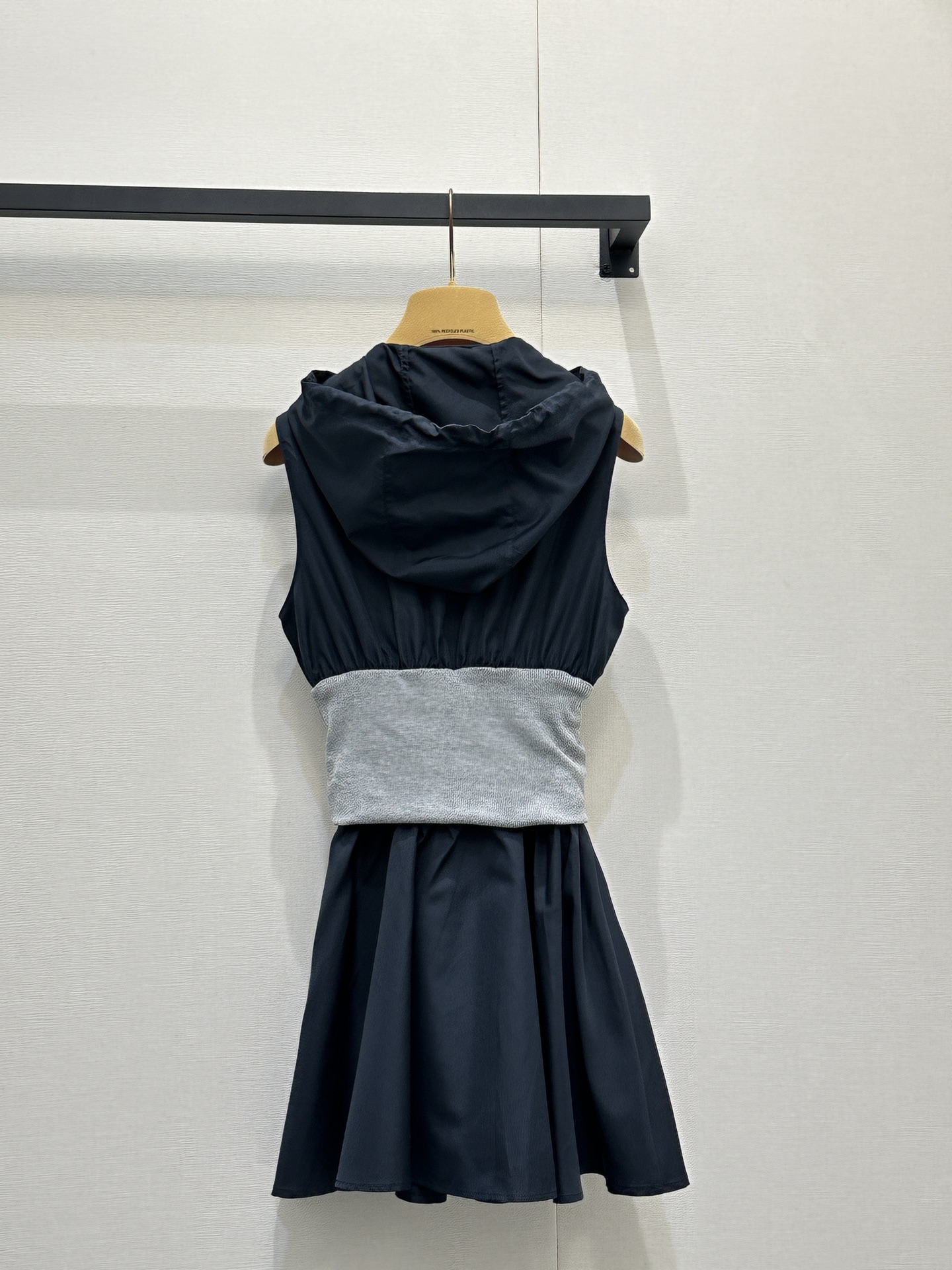 miumiu 미우미우 믹스 배색 후디 슬리브리스 원피스 의류