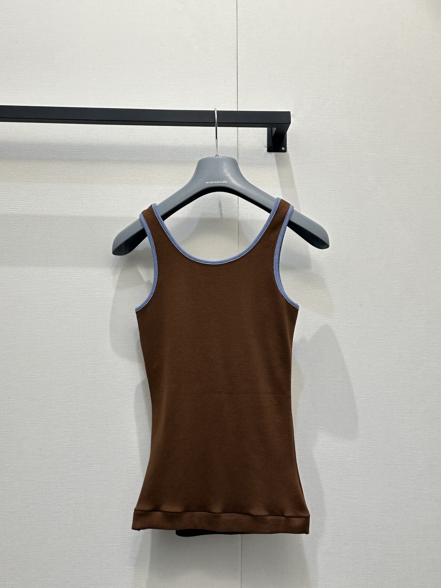 Prada 프라다 카라멜 & 스카이블루 배색 슬림 민소매 나시 의류