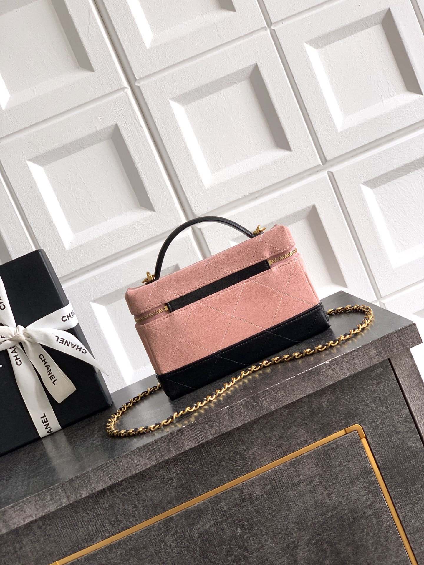 Chanel 샤넬 램스킨 & 스웨이드 '도시락' LP백 (블랙 & 핑크) 가방