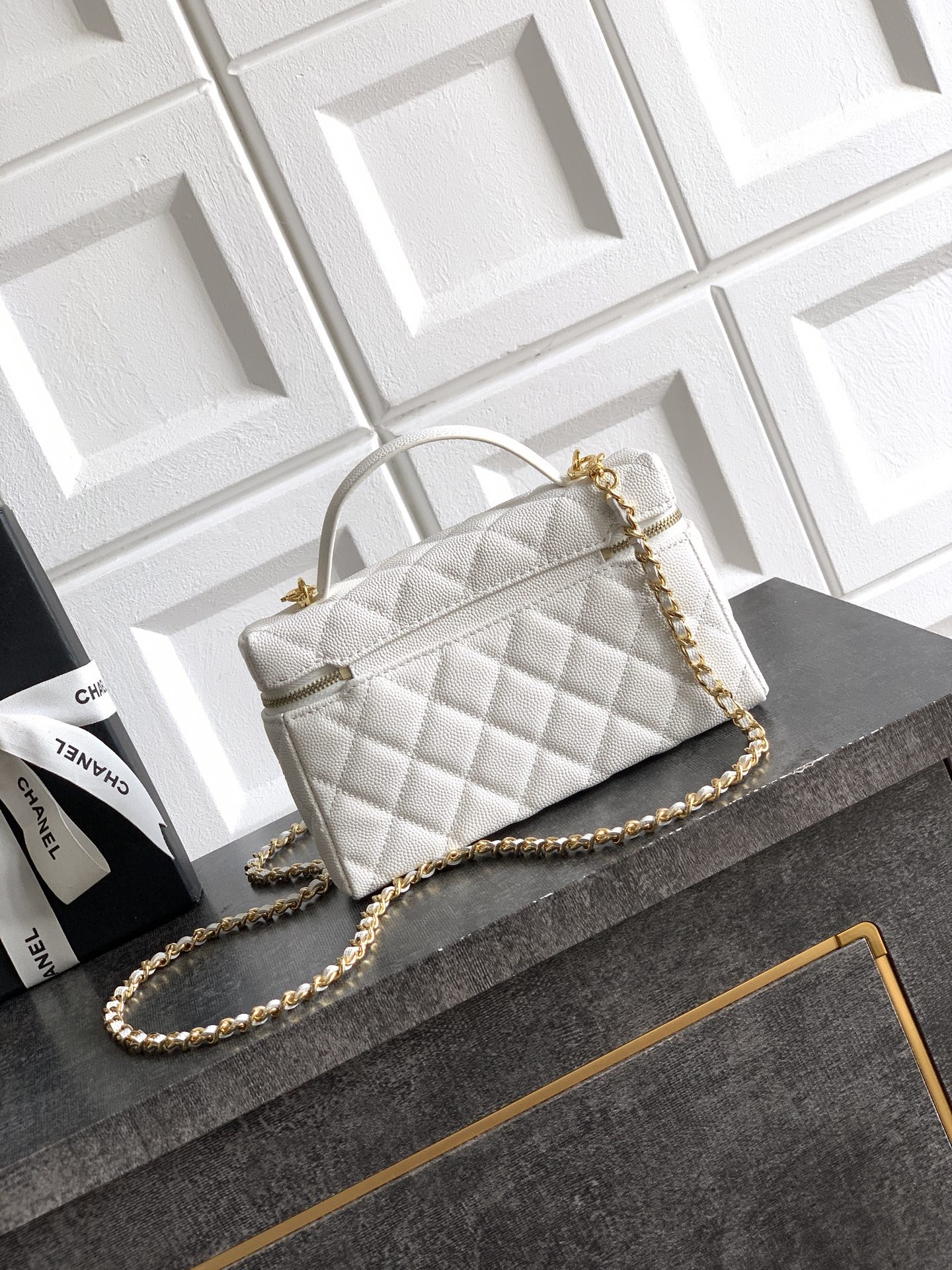 Chanel 샤넬 카프스킨 '도시락' LP백 (밀크쉐이크 화이트) 가방