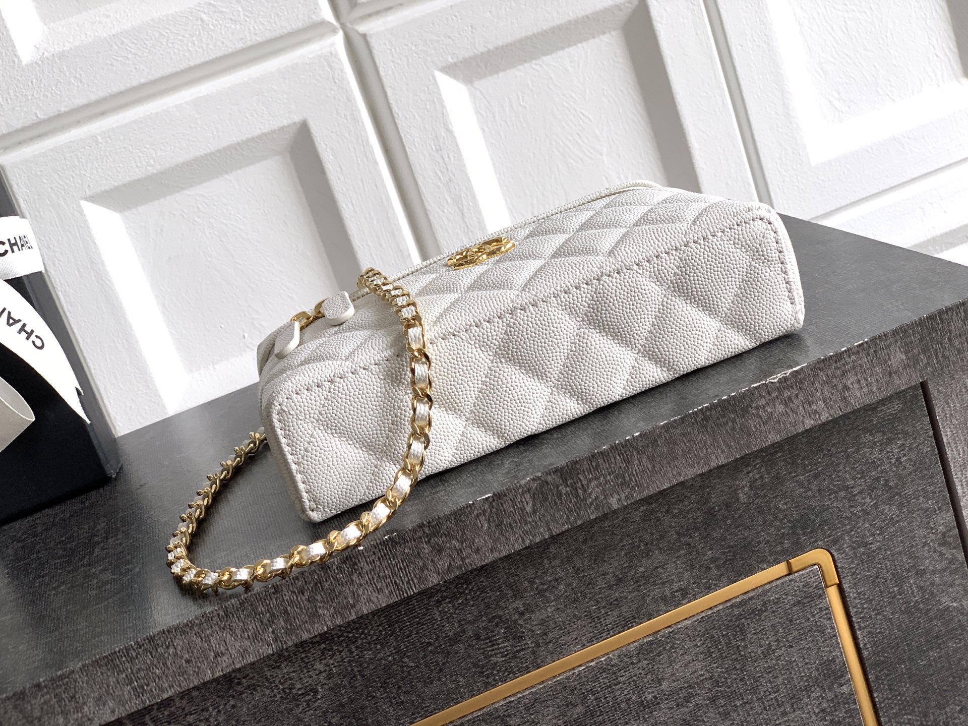 Chanel 샤넬 카프스킨 '도시락' LP백 (밀크쉐이크 화이트) 가방