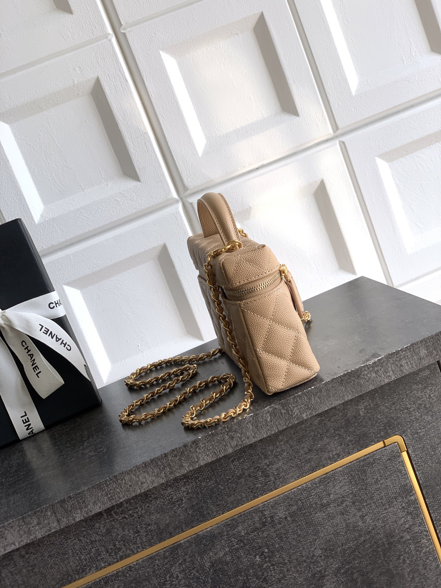 Chanel 샤넬 26C 카프스킨 '도시락' LP백 가방